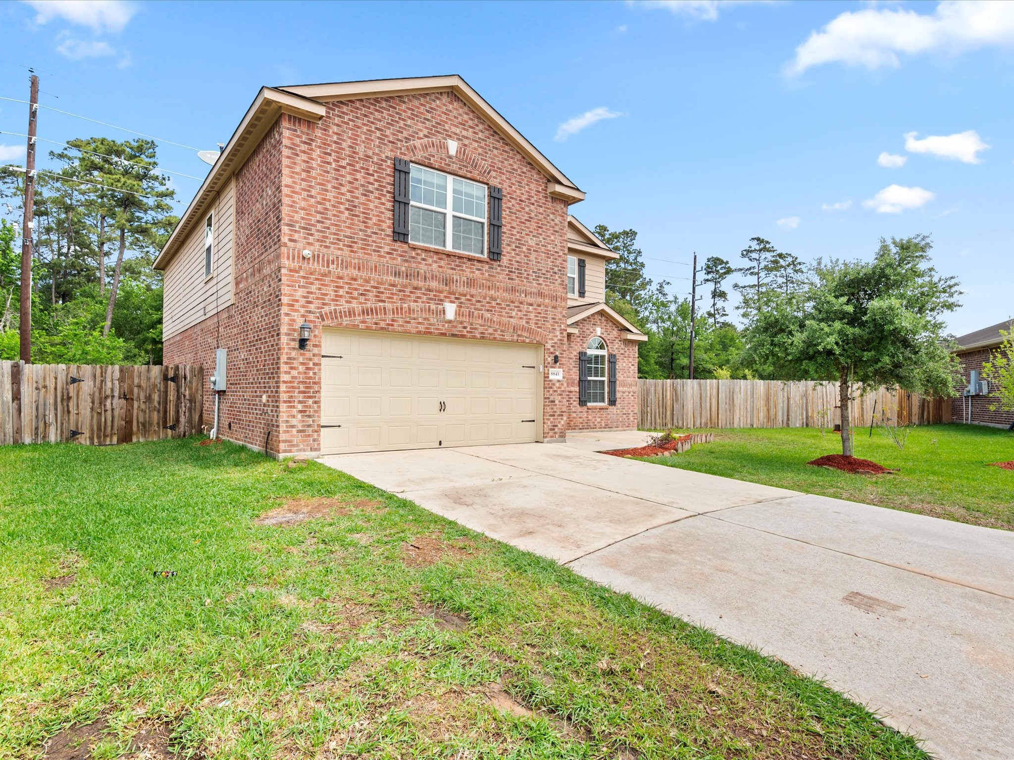 8843 Leclaire Meadow Drive Property Photo 2