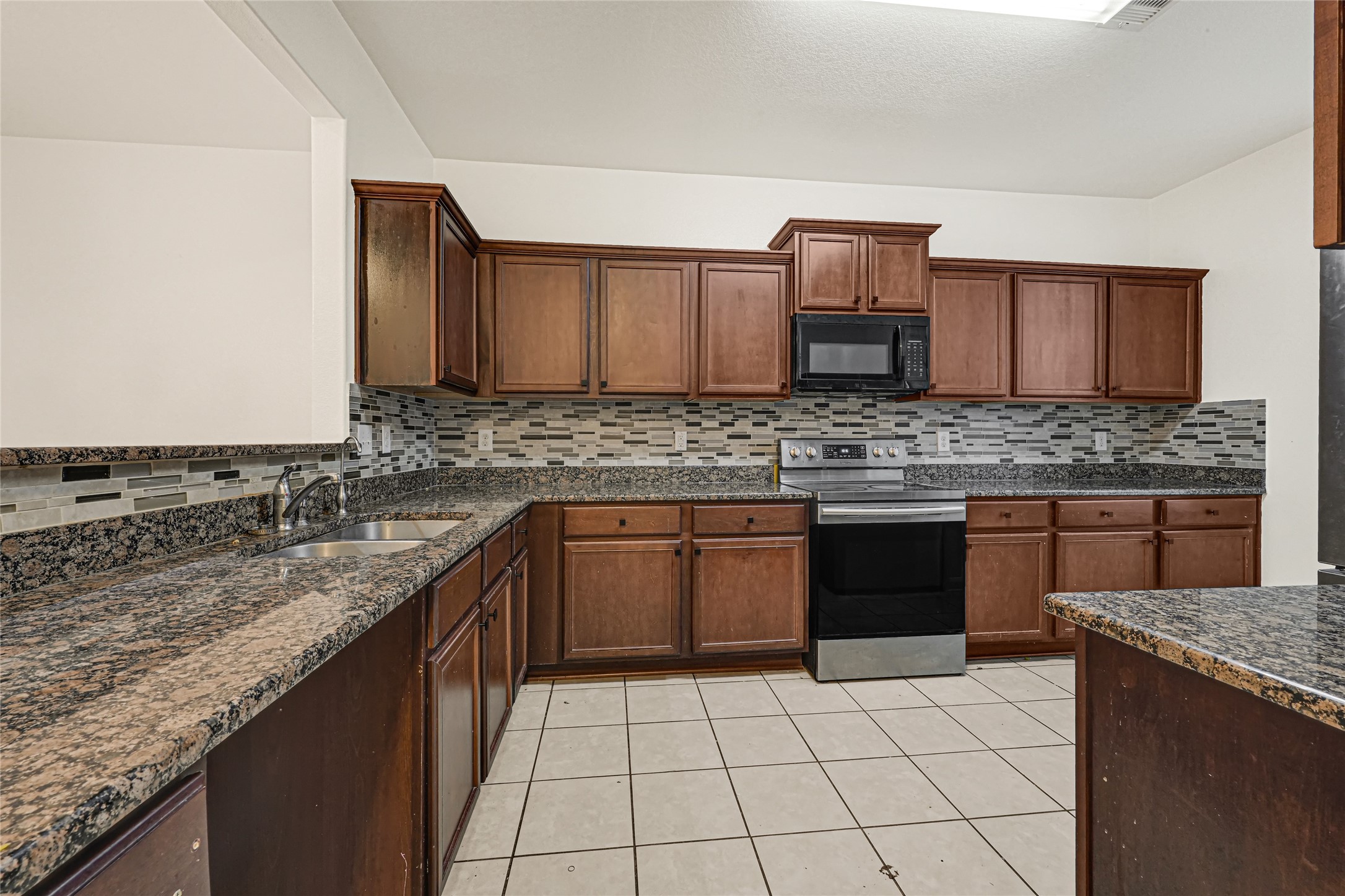8843 Leclaire Meadow Drive Property Photo 9