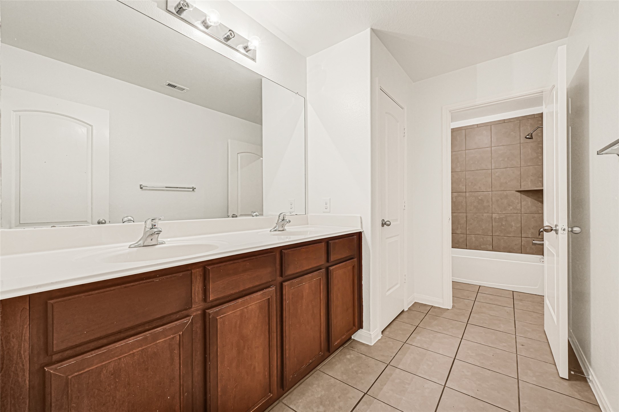 8843 Leclaire Meadow Drive Property Photo 11