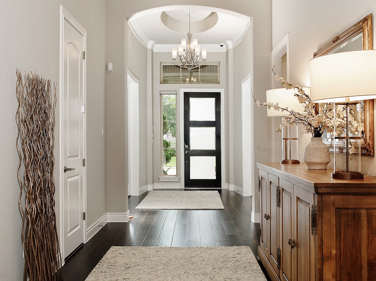15310 Viviente Drive Property Photo 4