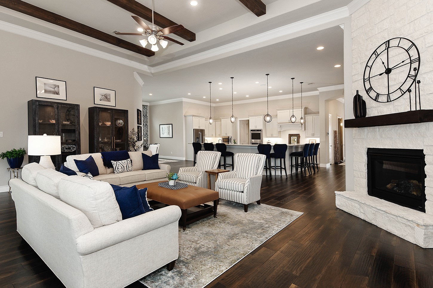 15310 Viviente Drive Property Photo 8