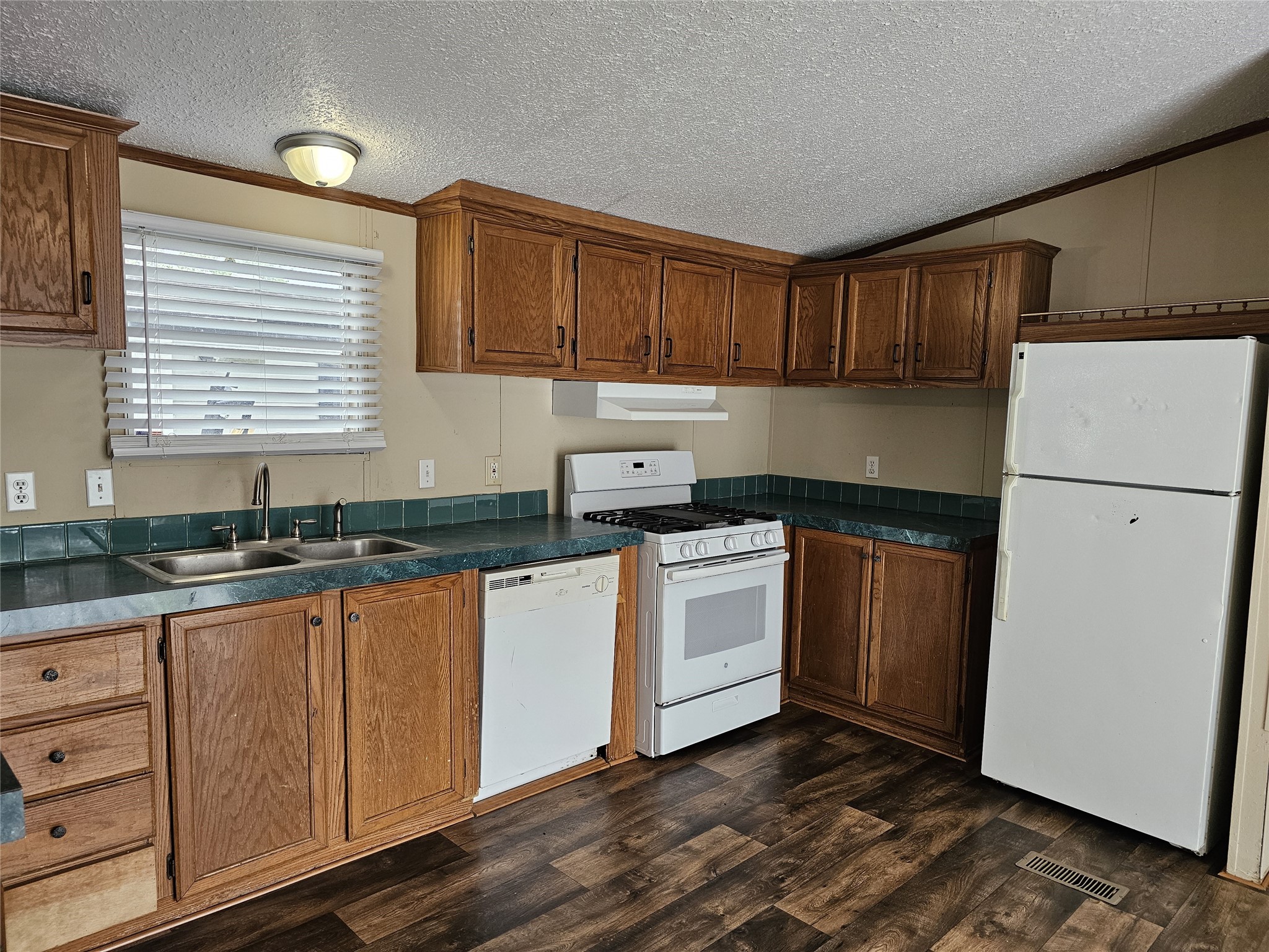 827 Gregs Way Property Photo 3