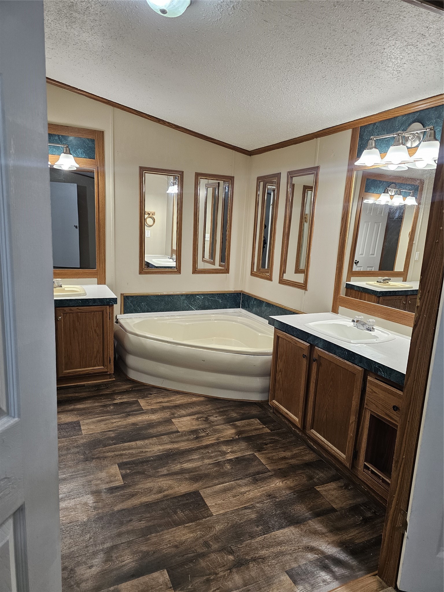 827 Gregs Way Property Photo 6