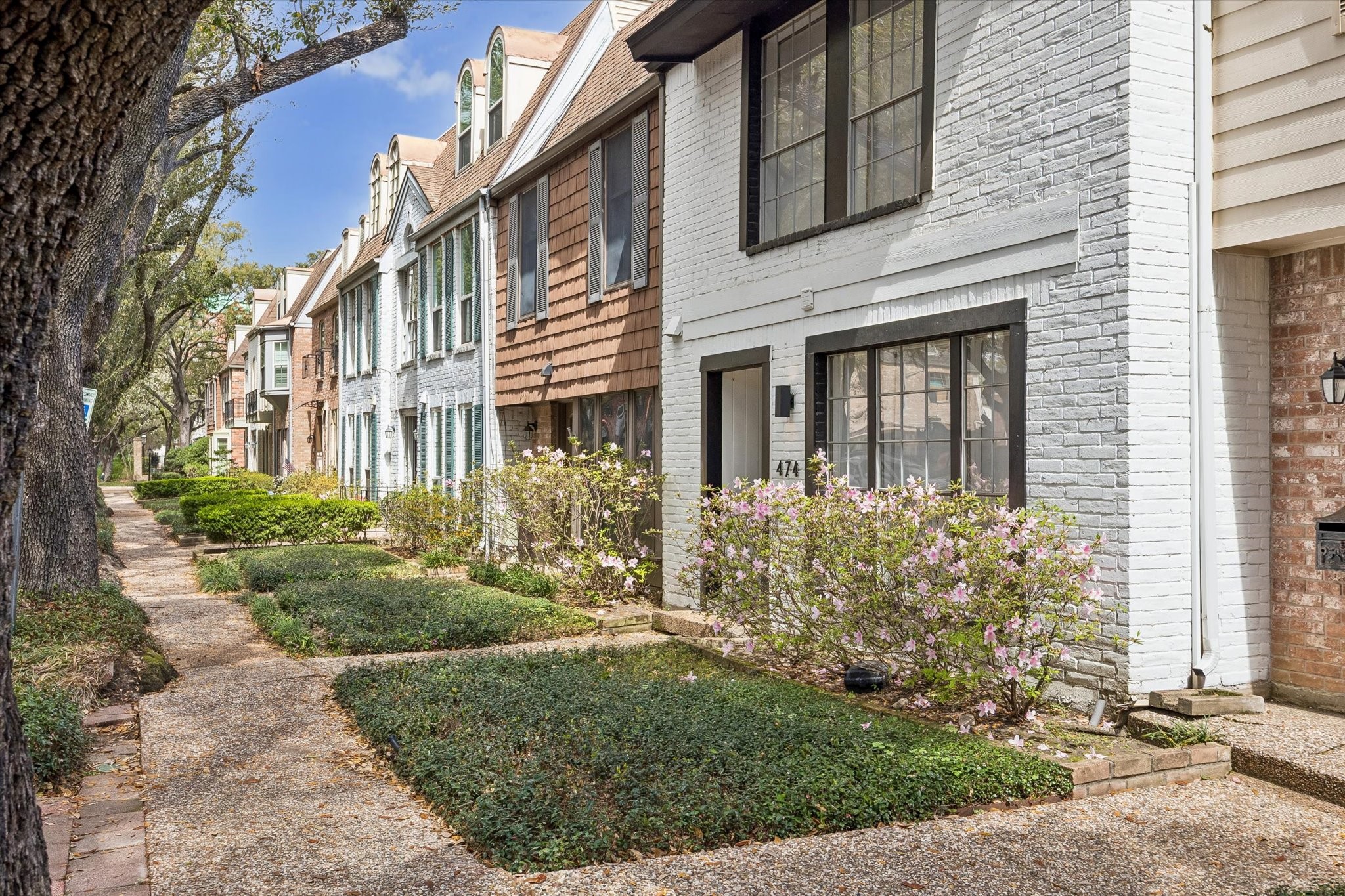 474 N Post Oak Lane Property Photo 4