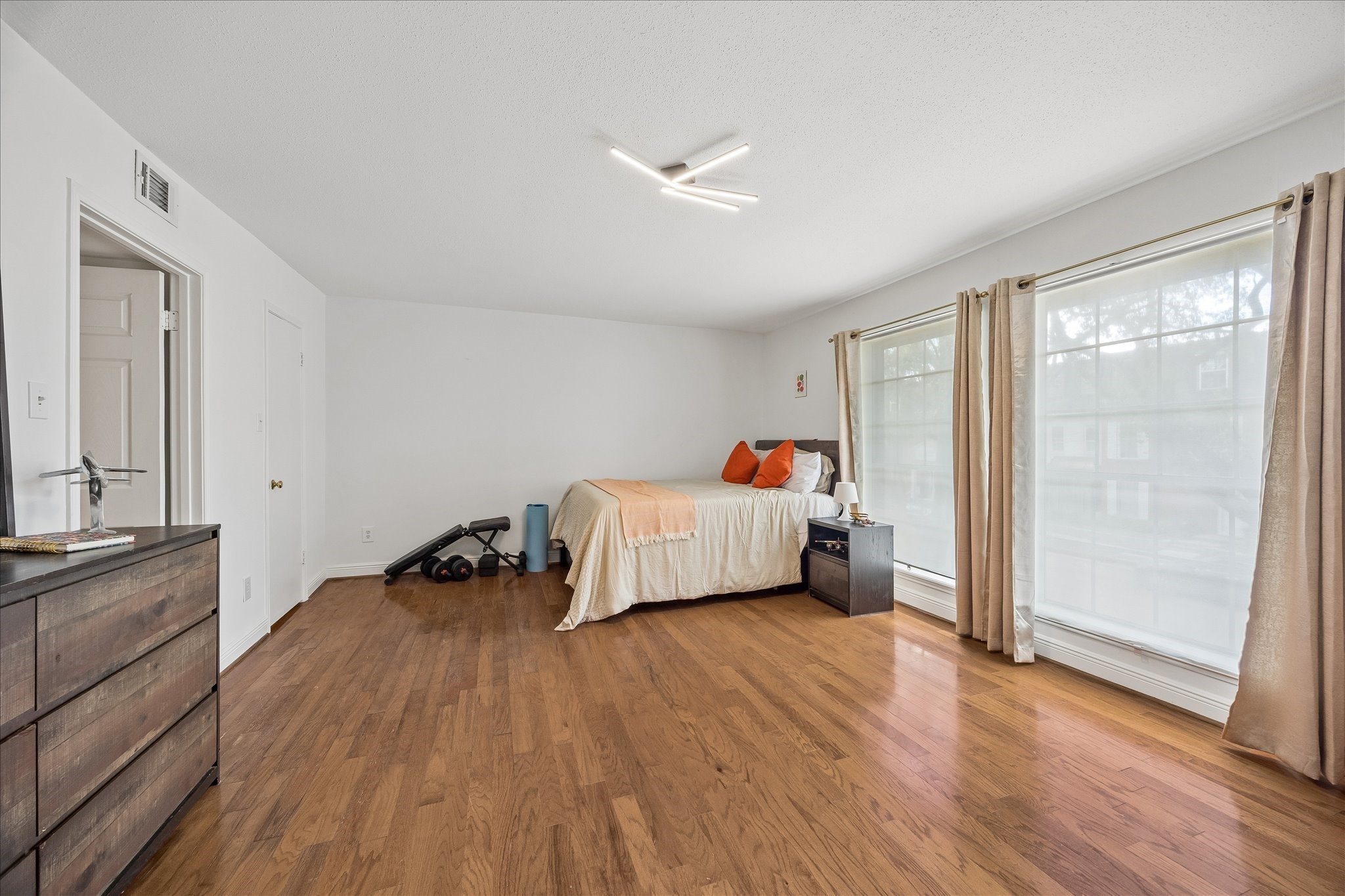 474 N Post Oak Lane Property Photo 19