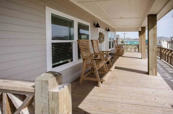 978 Tidelands Drive Property Photo 2