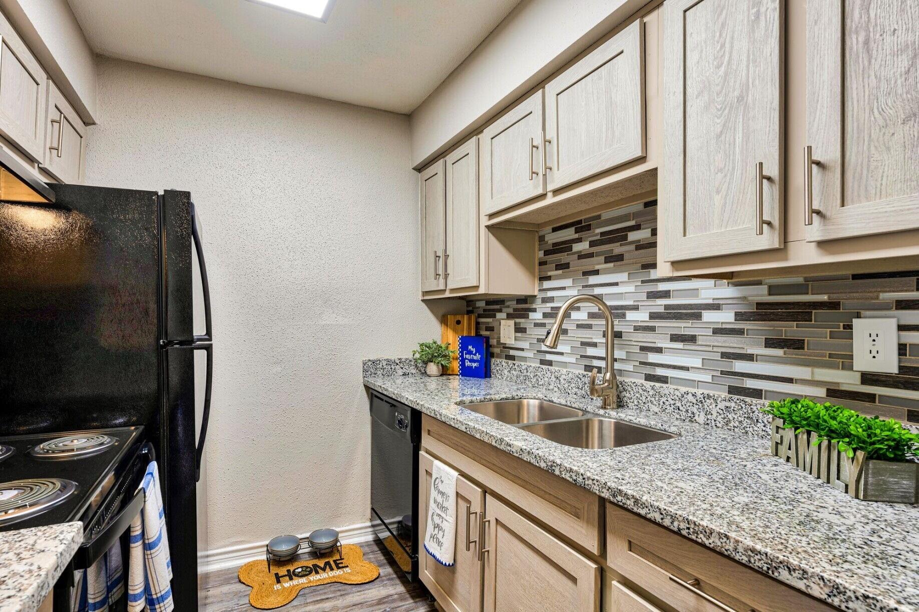 15603 Gulf Freeway 1802 Property Photo 4