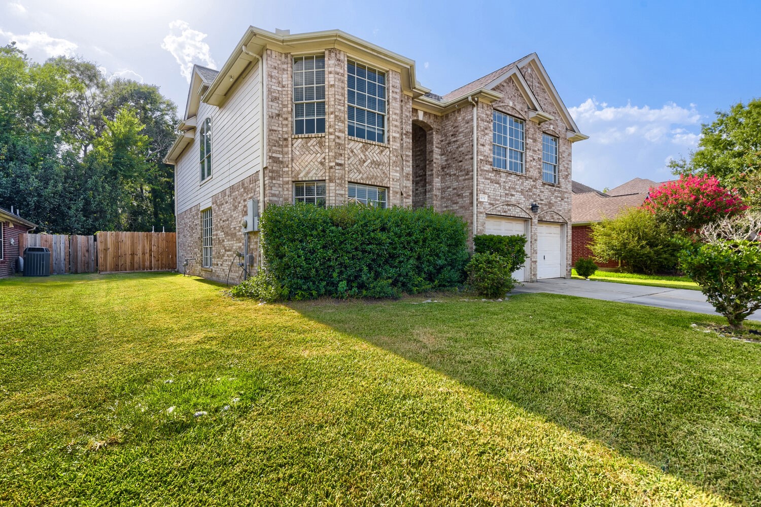 18715 Woodglen Shadows Drive Property Photo 4