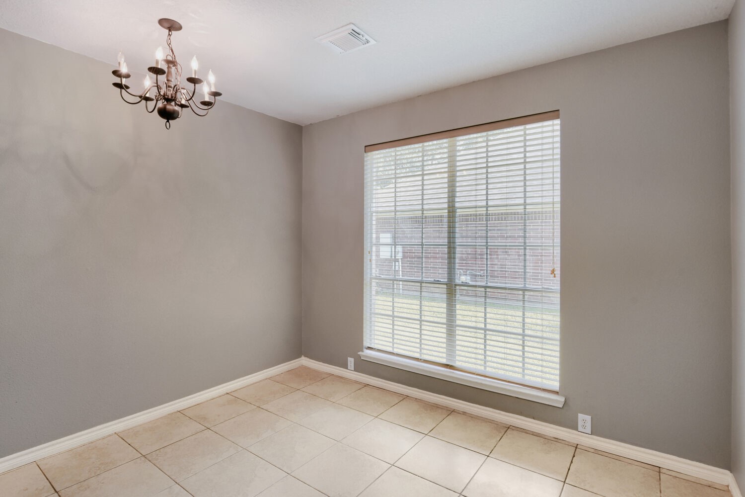 18715 Woodglen Shadows Drive Property Photo 10