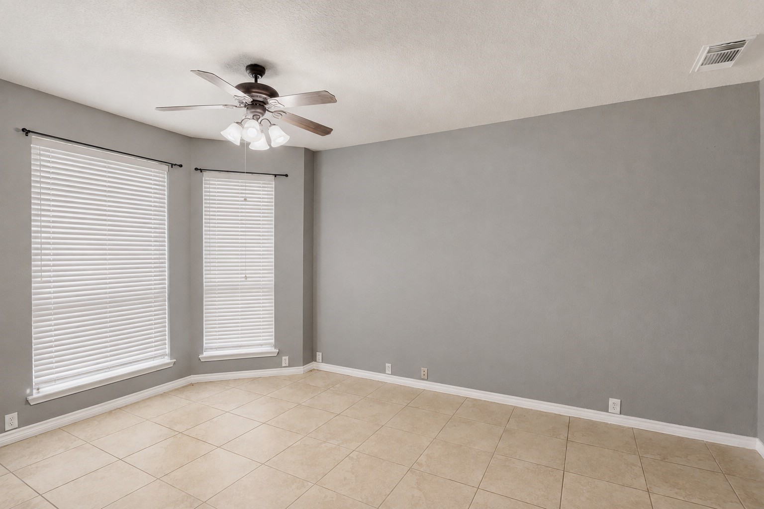18715 Woodglen Shadows Drive Property Photo 16