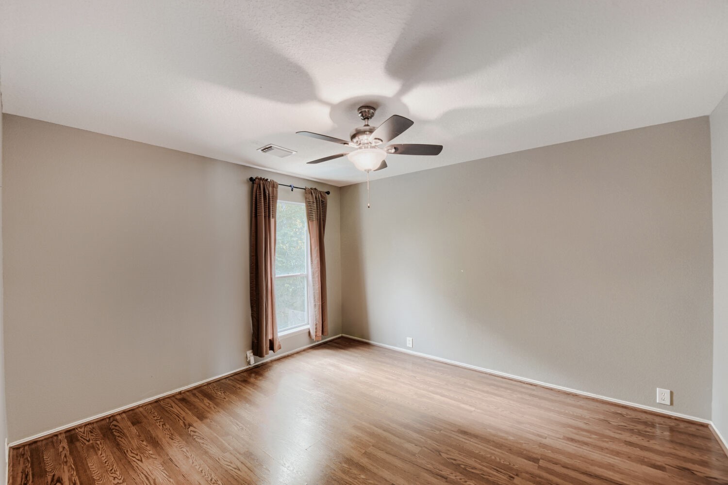 18715 Woodglen Shadows Drive Property Photo 29