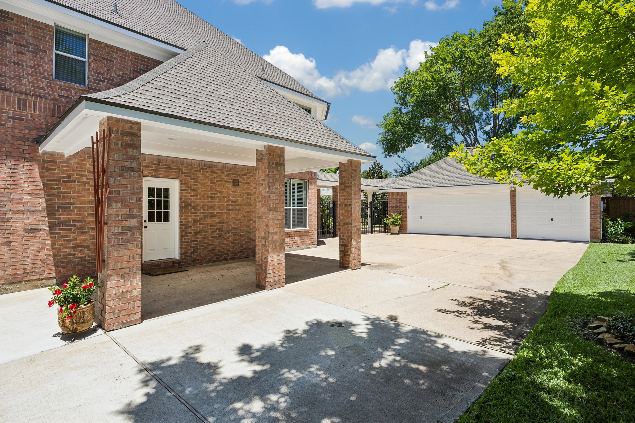 7535 Guinevere Drive Property Photo 6