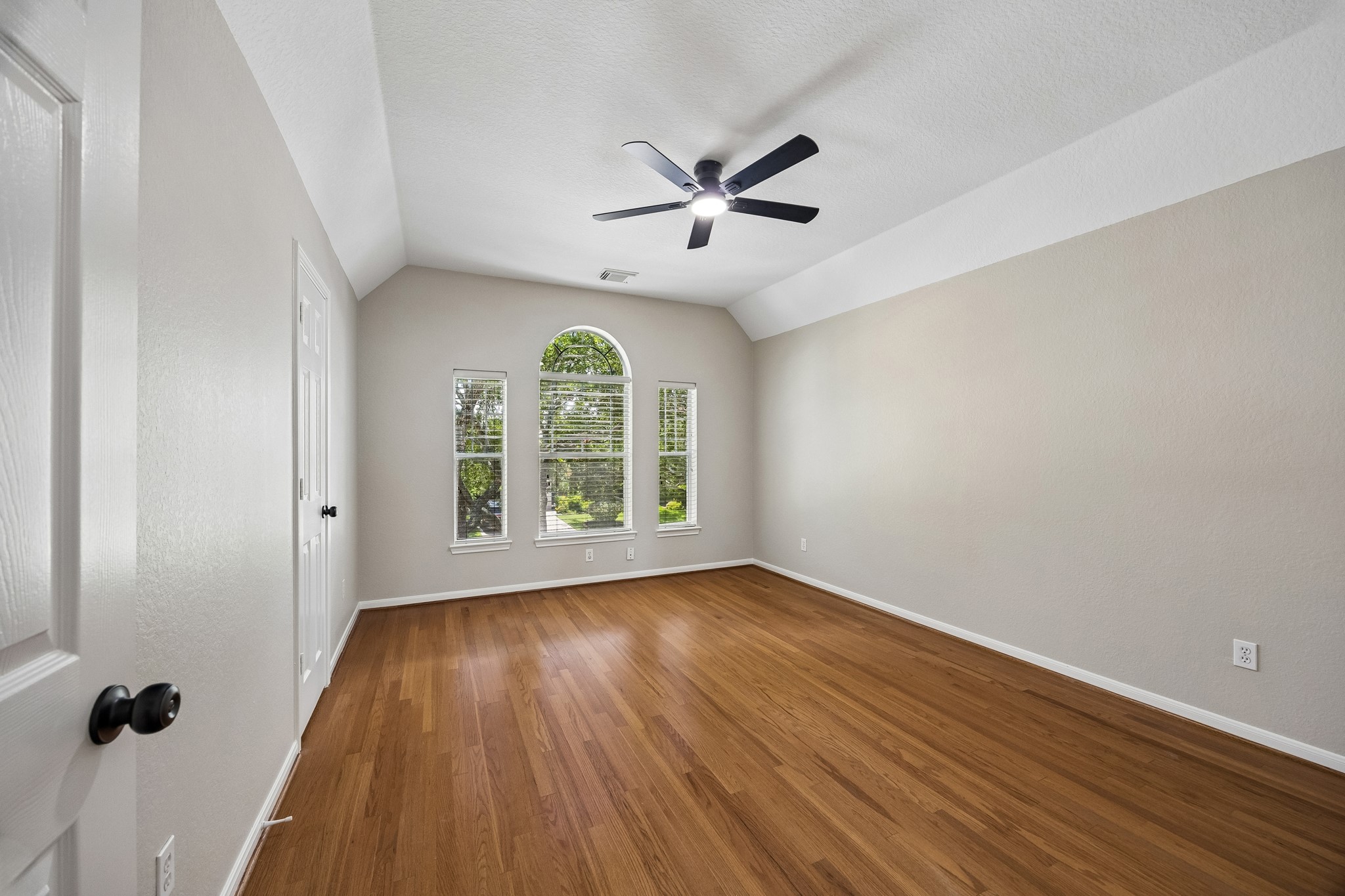 7535 Guinevere Drive Property Photo 24