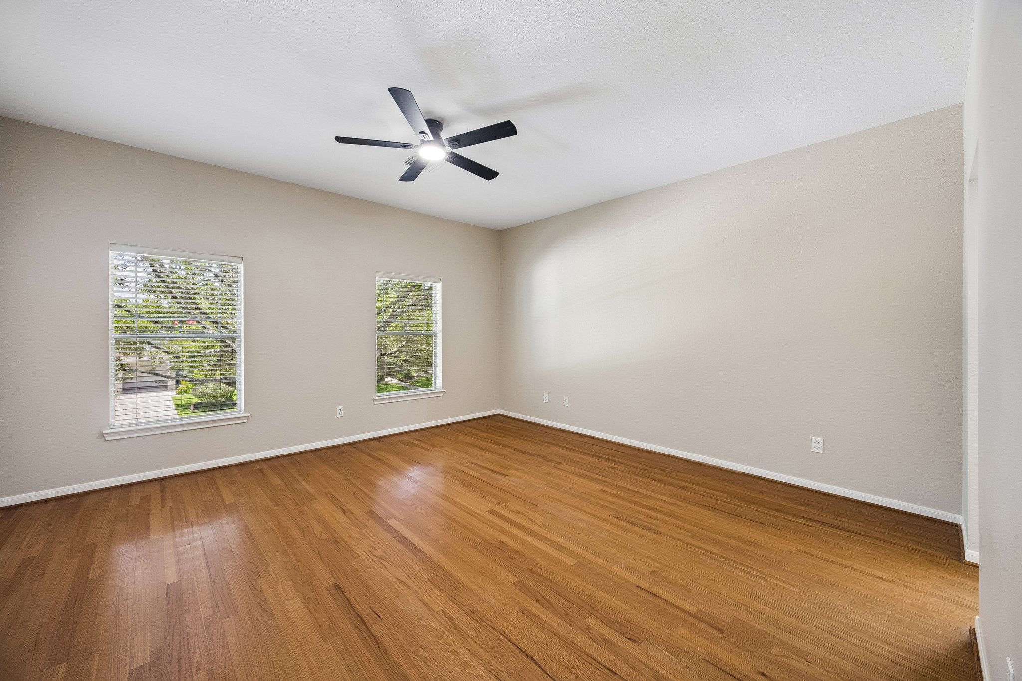 7535 Guinevere Drive Property Photo 27