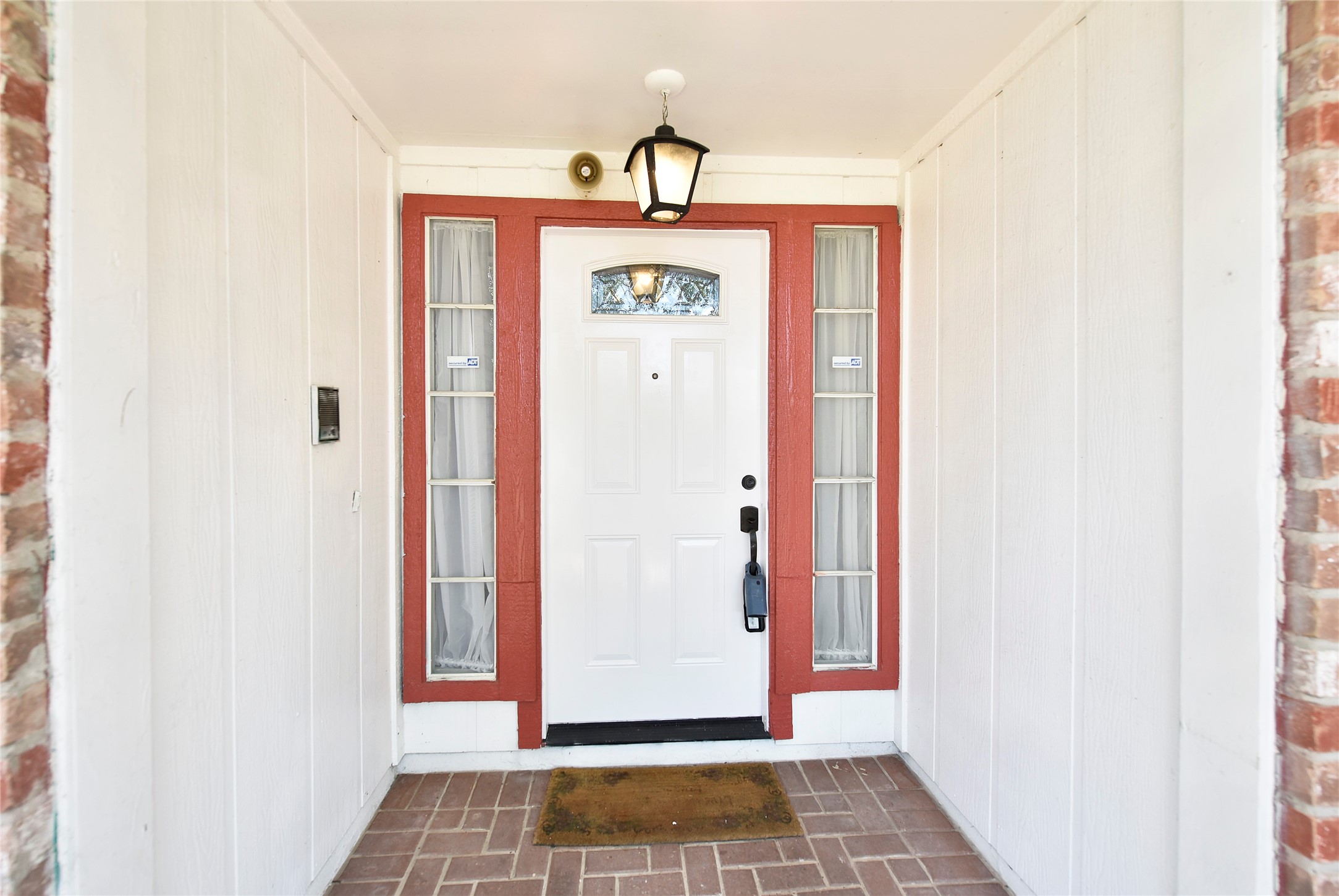 10214 Trade Winds Drive Property Photo 4