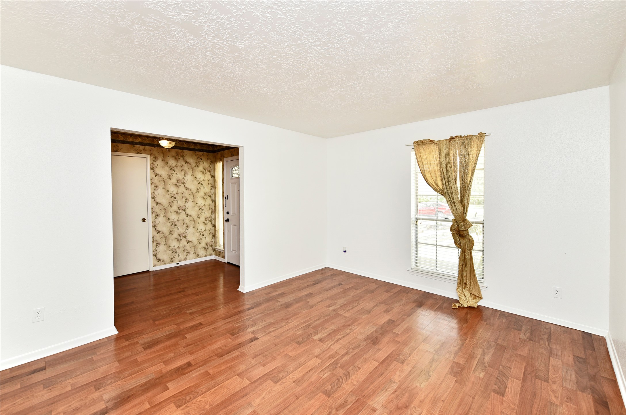 10214 Trade Winds Drive Property Photo 6