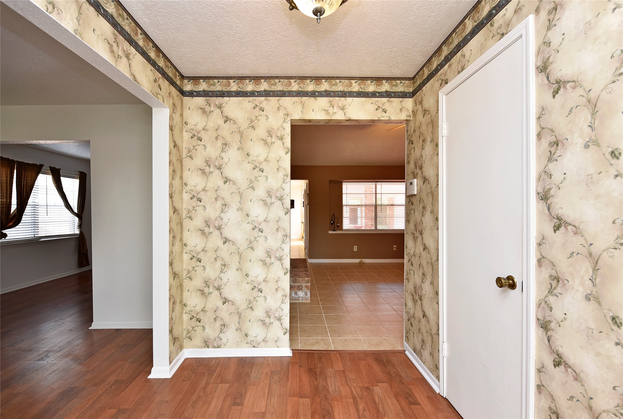 10214 Trade Winds Drive Property Photo 9