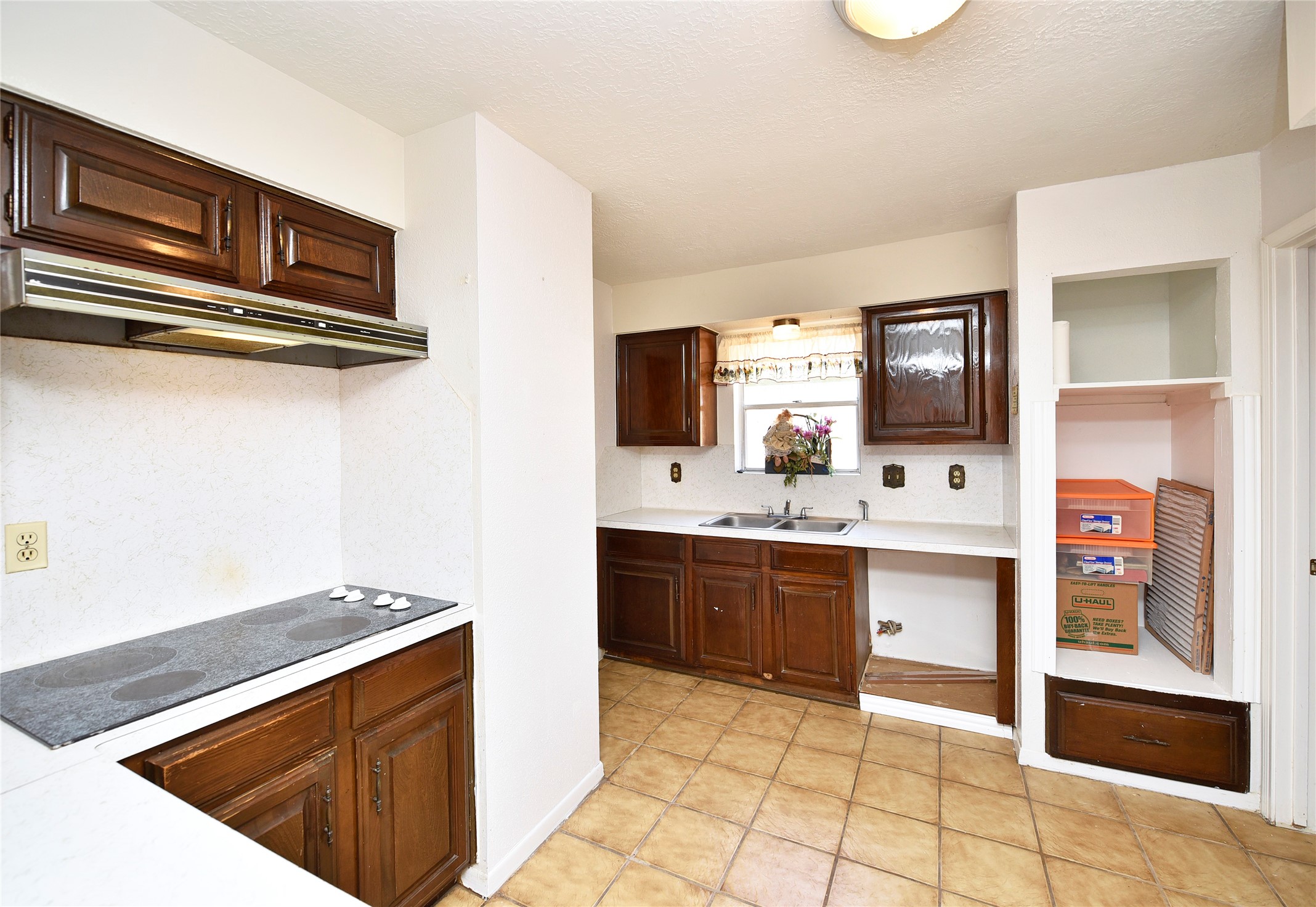 10214 Trade Winds Drive Property Photo 14