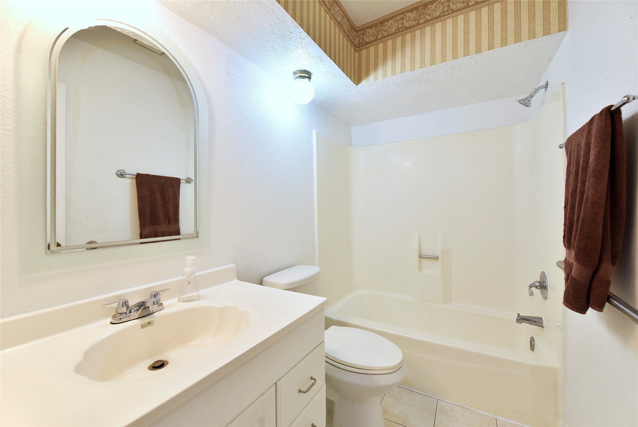 10214 Trade Winds Drive Property Photo 20