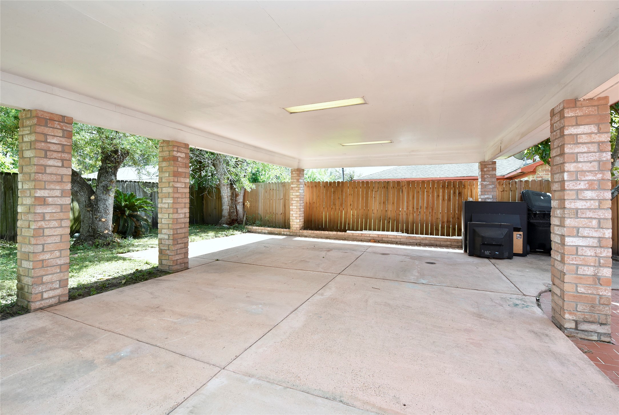 10214 Trade Winds Drive Property Photo 31