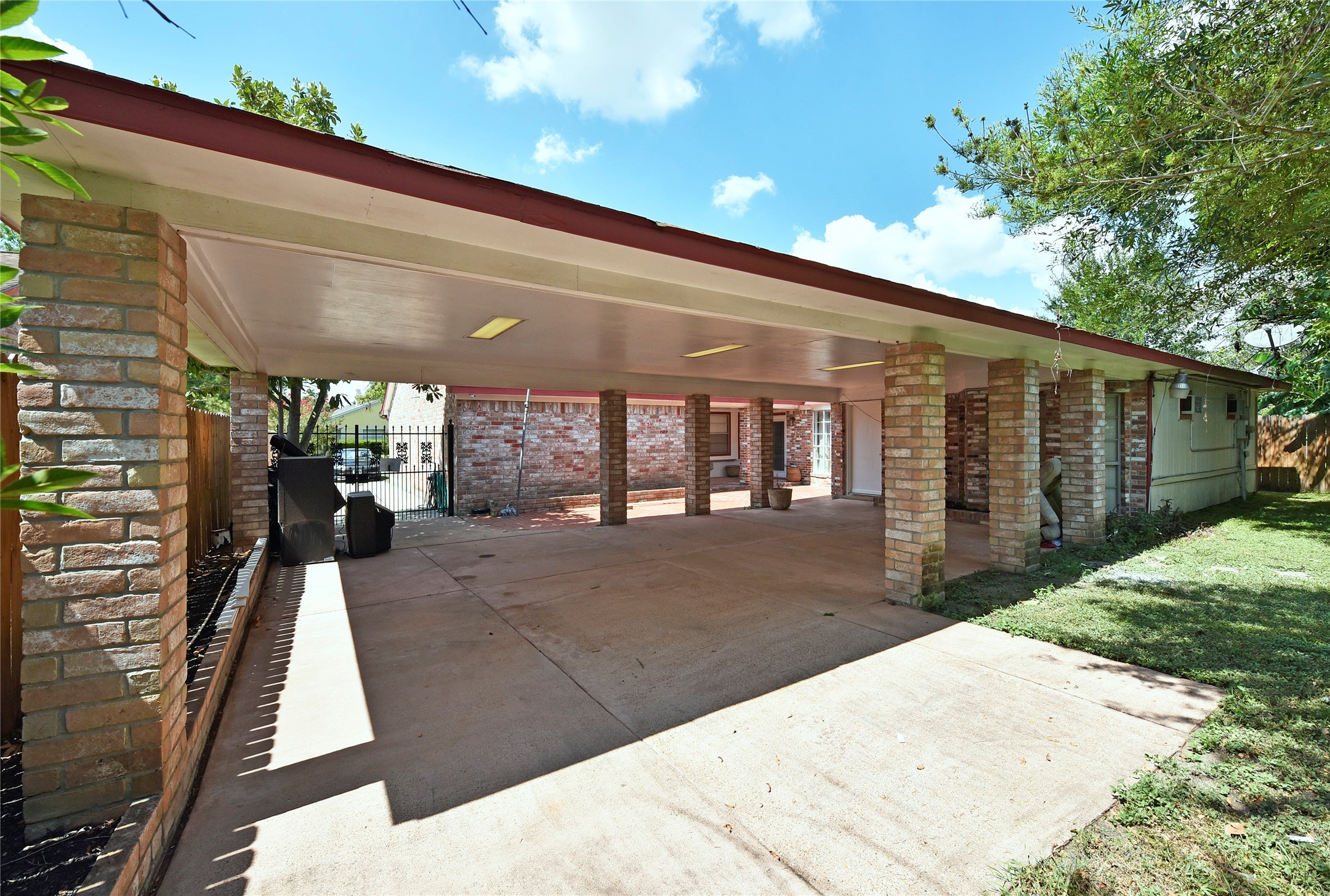 10214 Trade Winds Drive Property Photo 34