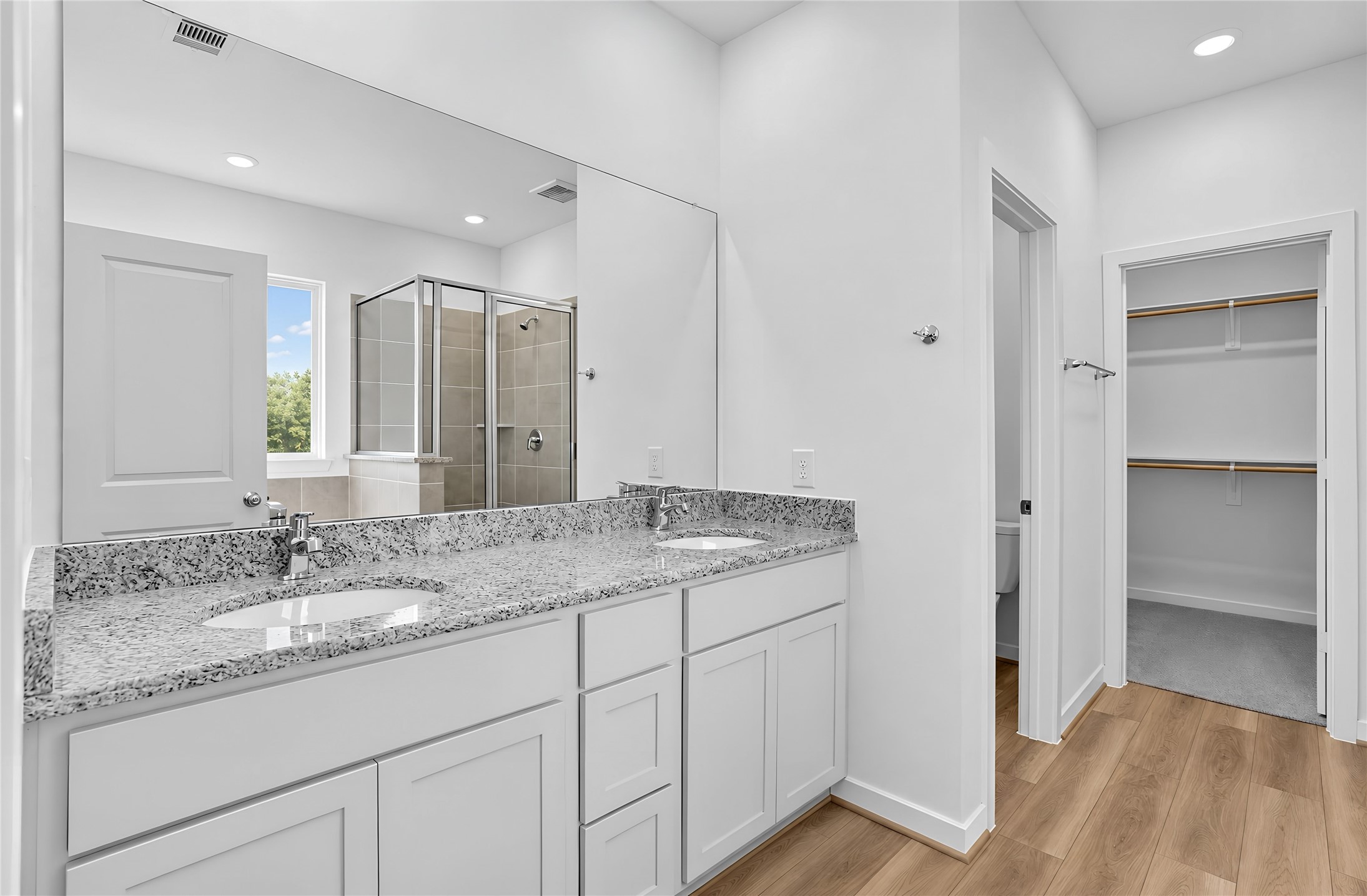 17411 Chestnut Chase Street Property Photo 4