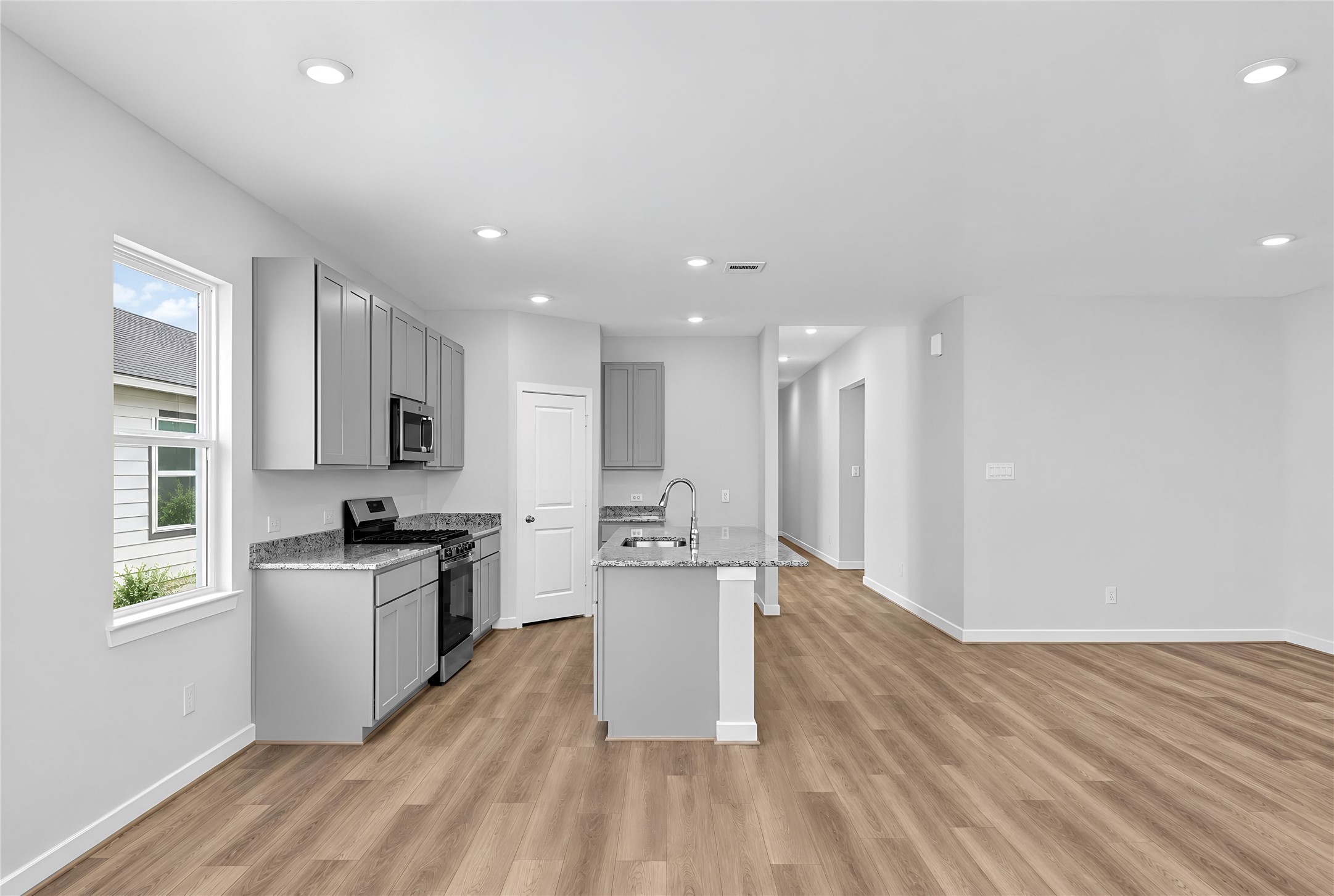17411 Chestnut Chase Street Property Photo 7