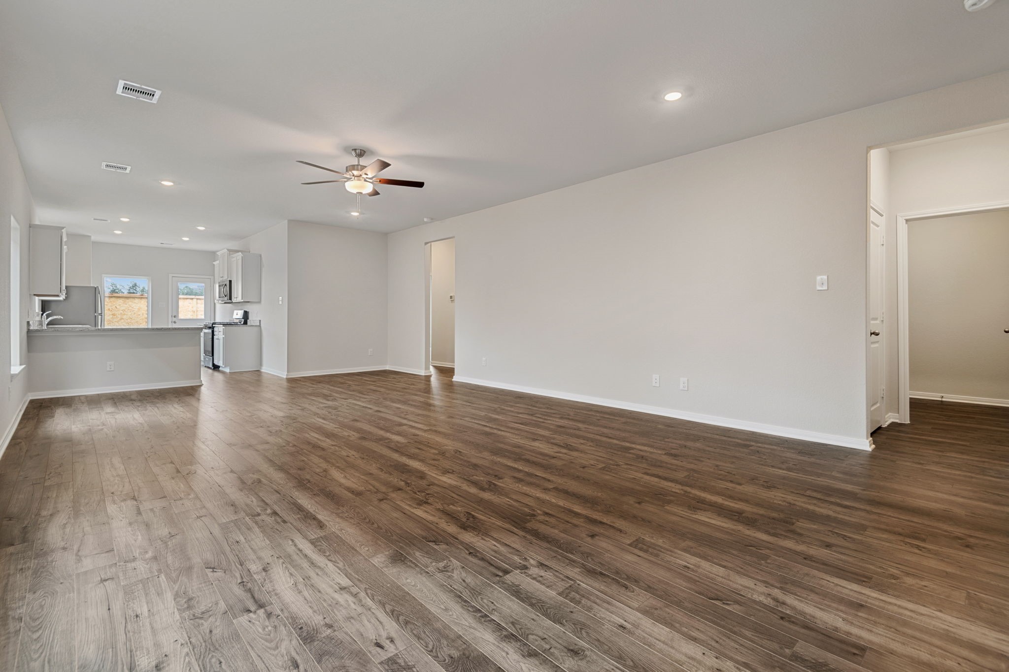 16471 Honeysuckle Hill Drive Property Photo 3
