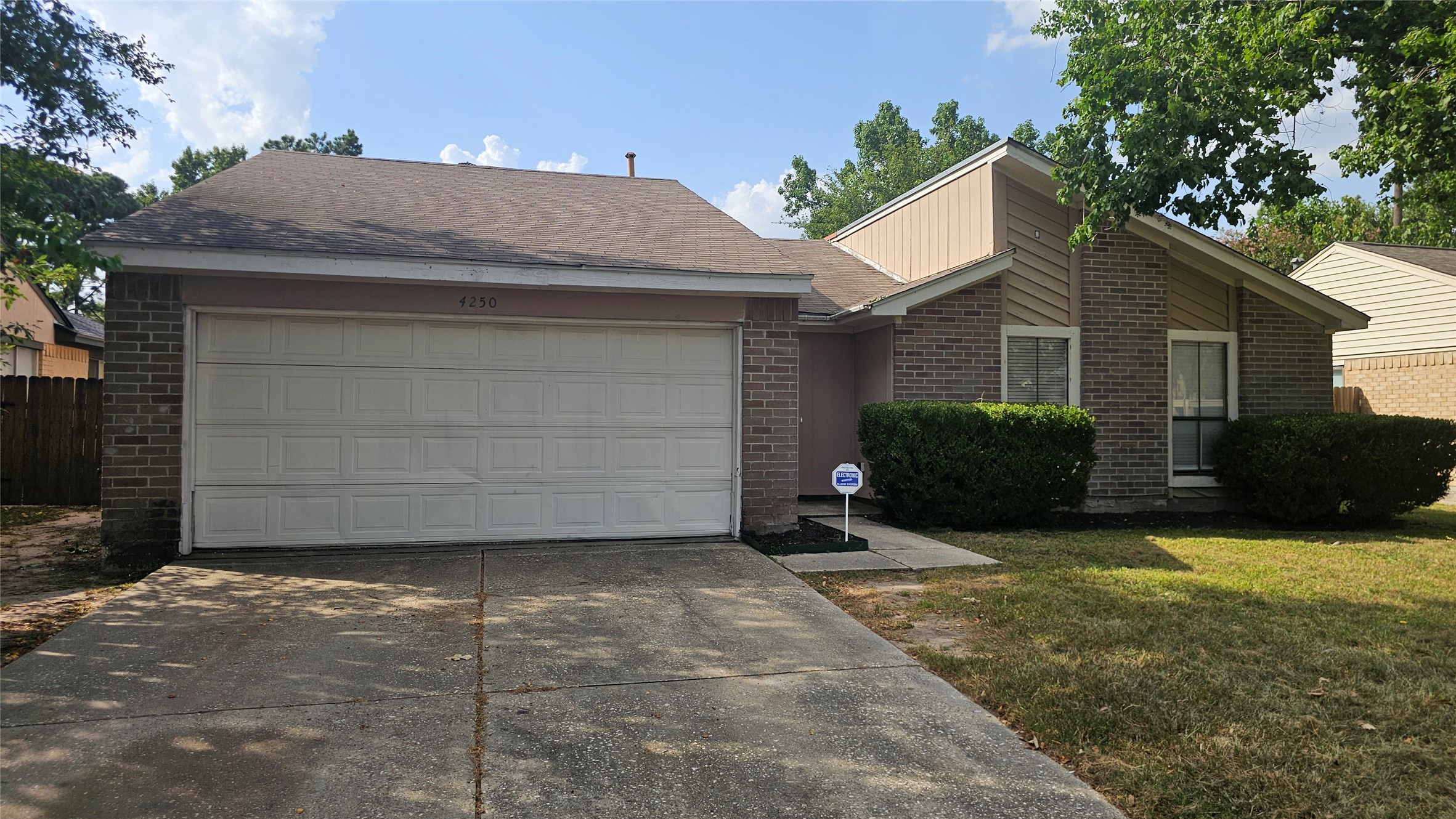 4250 Southchase Lane Property Photo 1