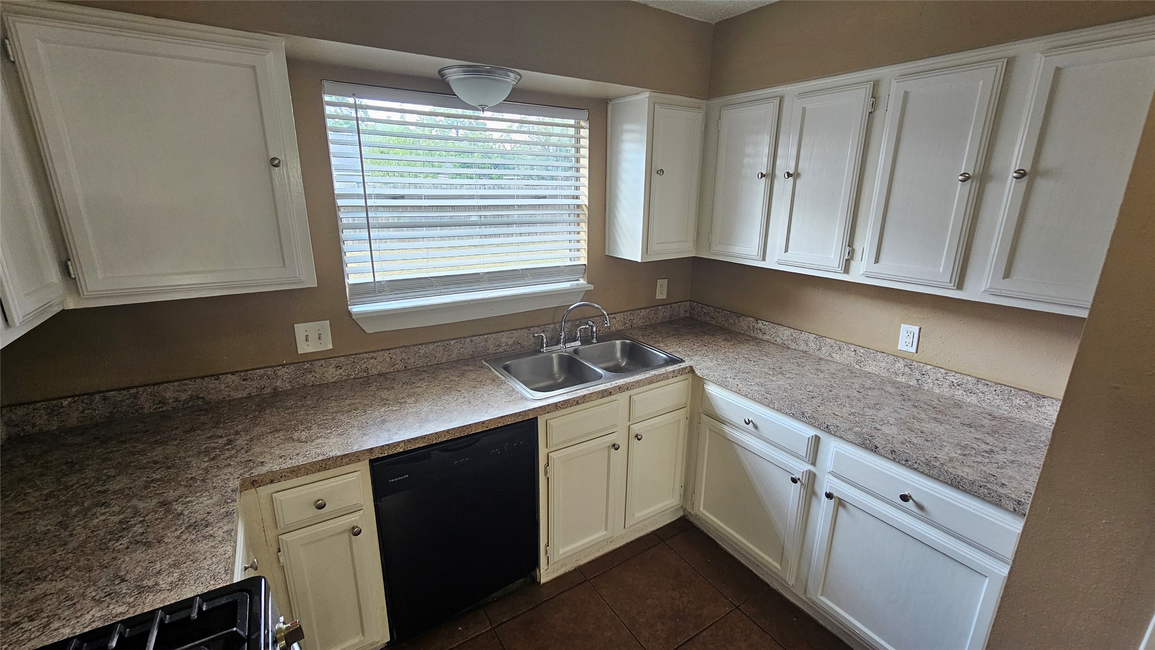 4250 Southchase Lane Property Photo 6