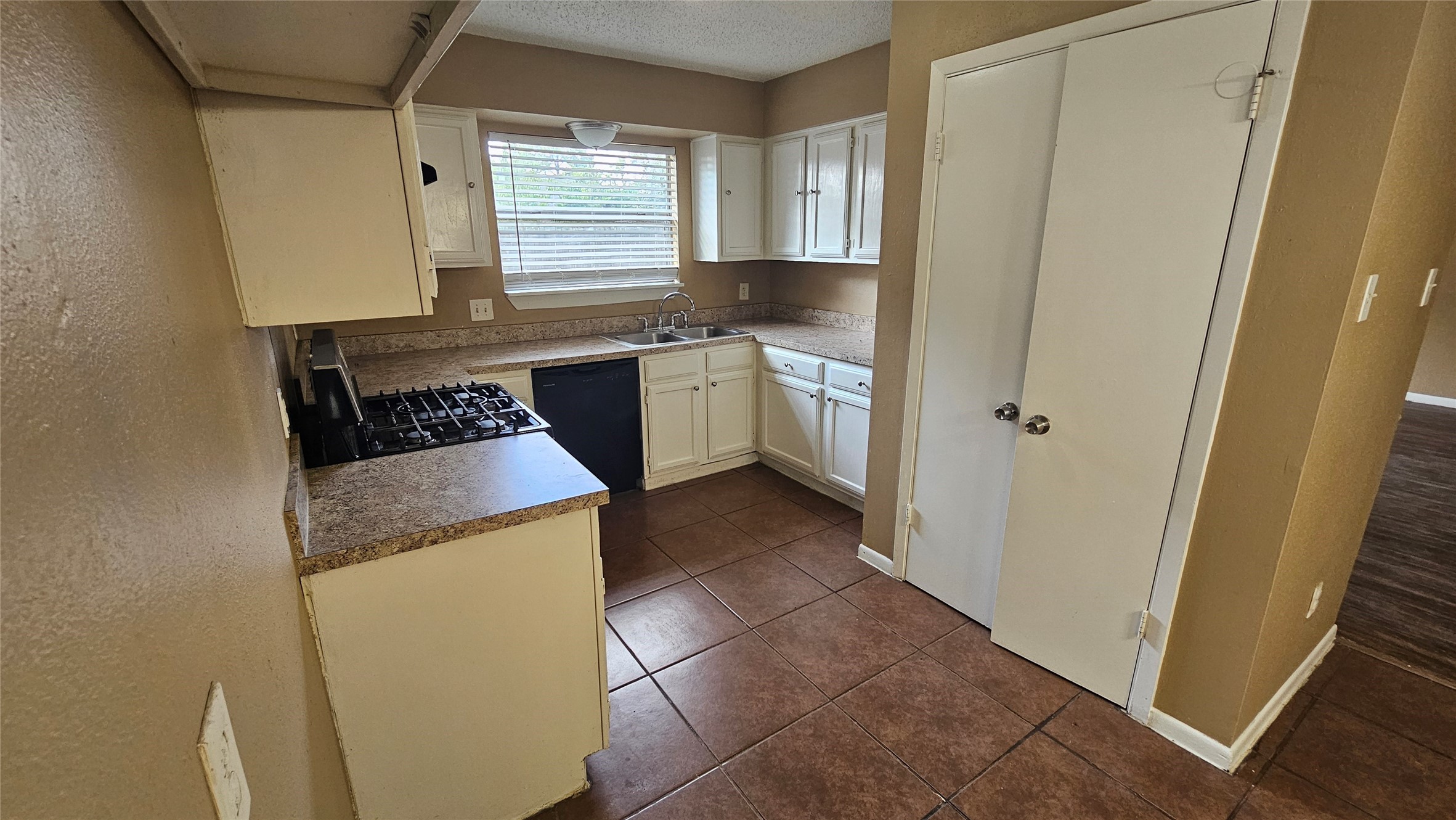 4250 Southchase Lane Property Photo 7
