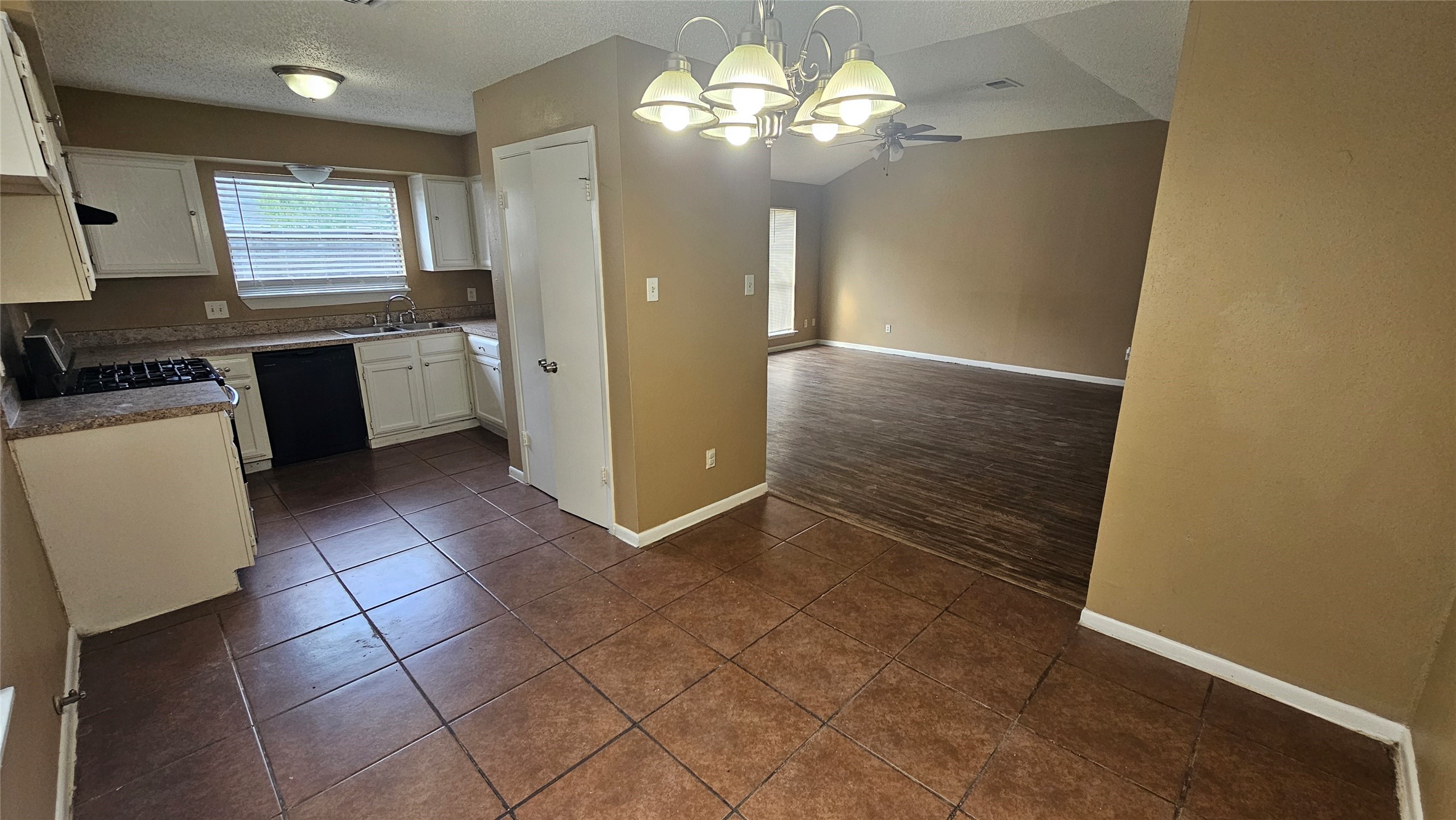 4250 Southchase Lane Property Photo 8