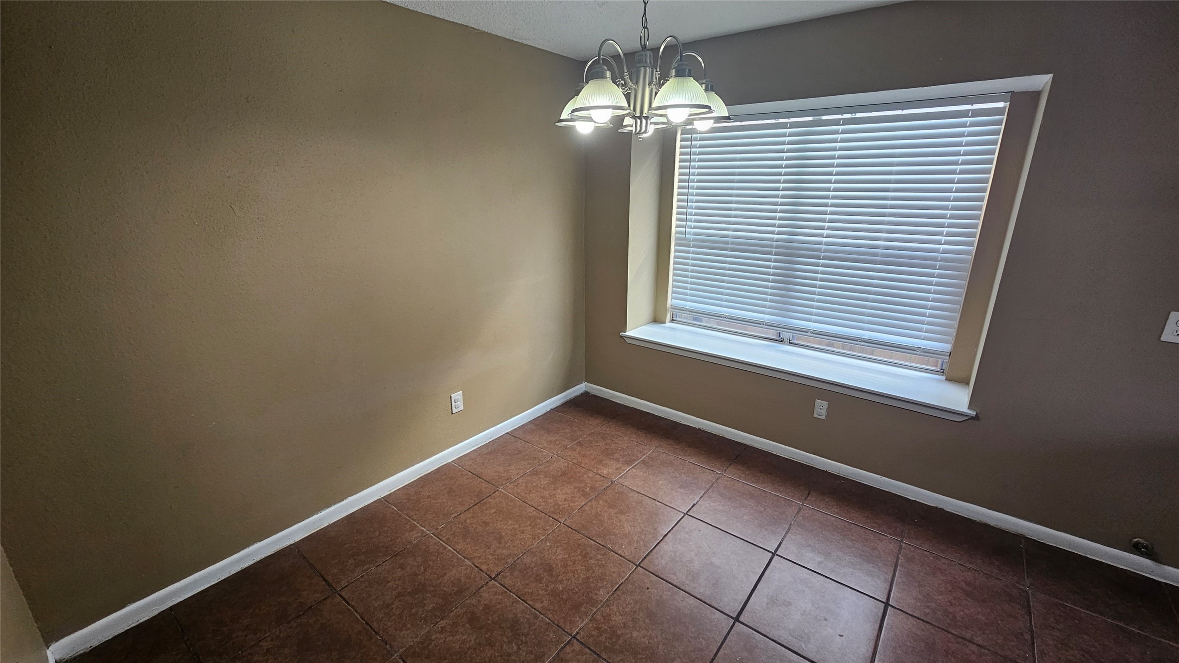 4250 Southchase Lane Property Photo 9
