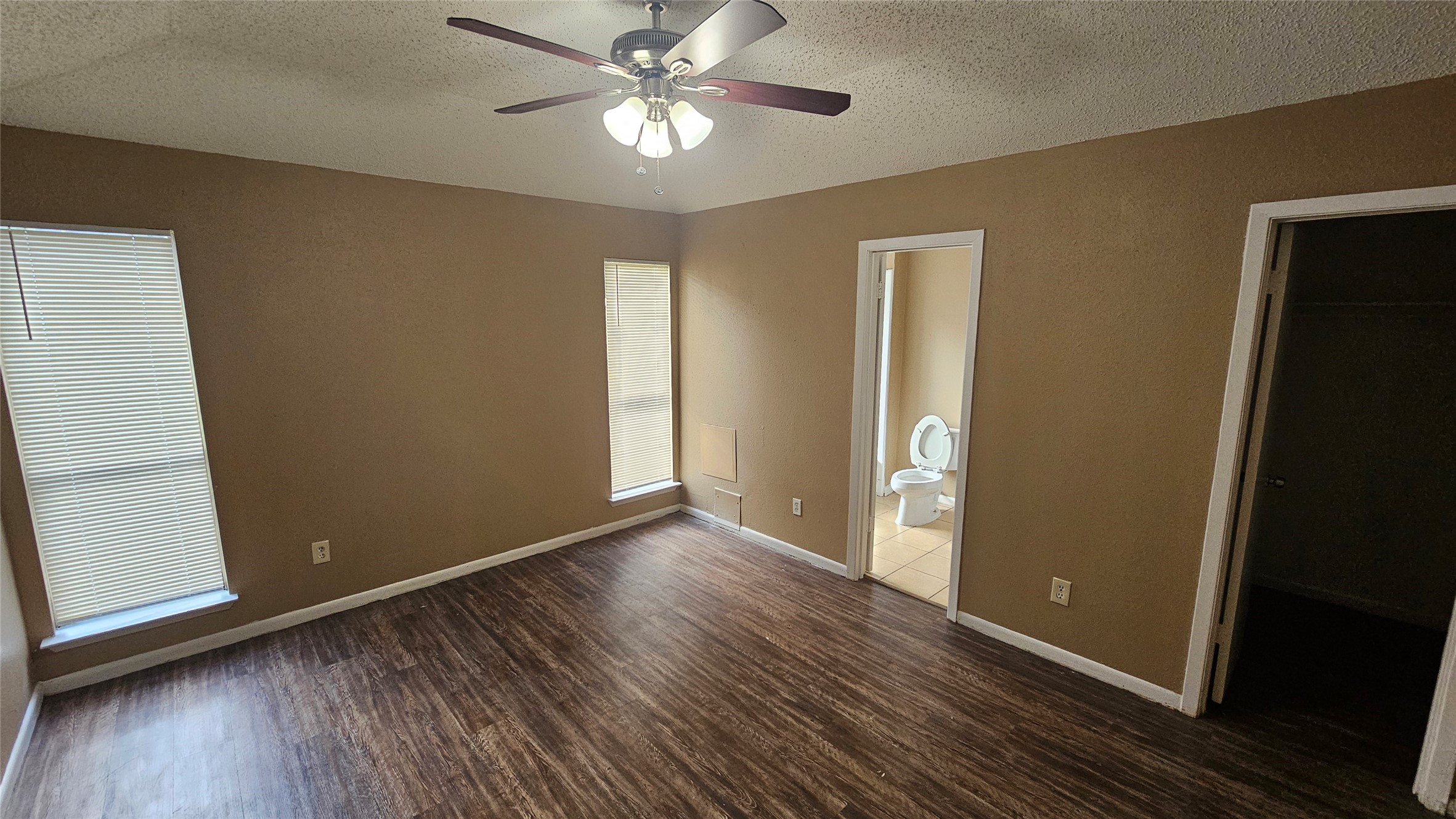 4250 Southchase Lane Property Photo 10