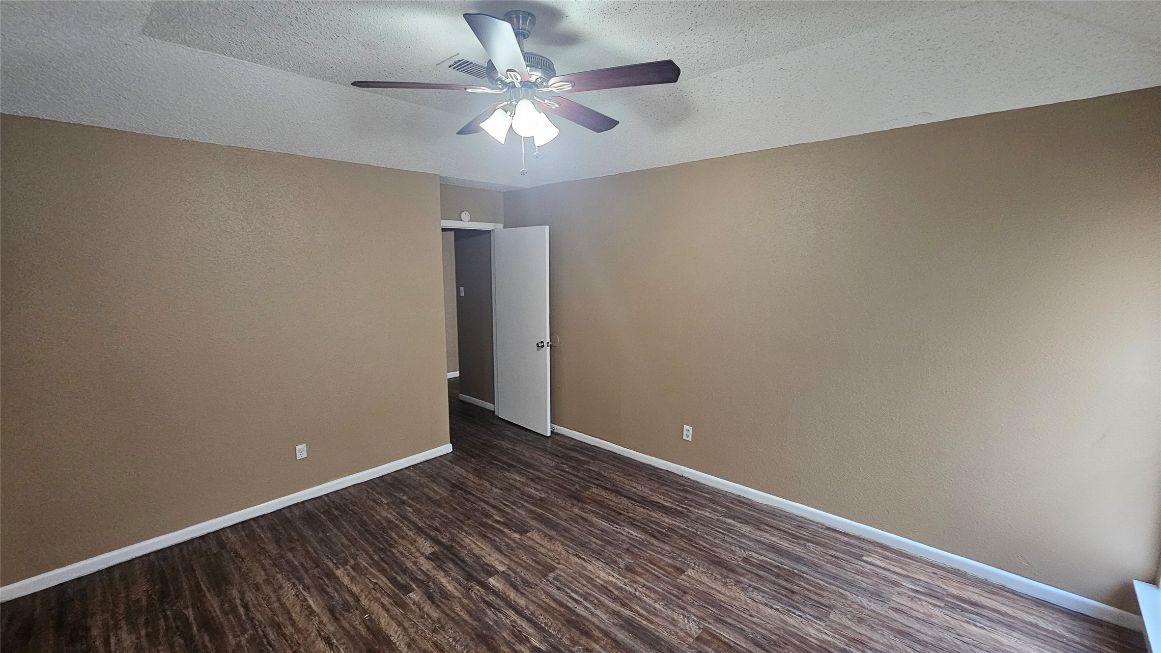 4250 Southchase Lane Property Photo 11