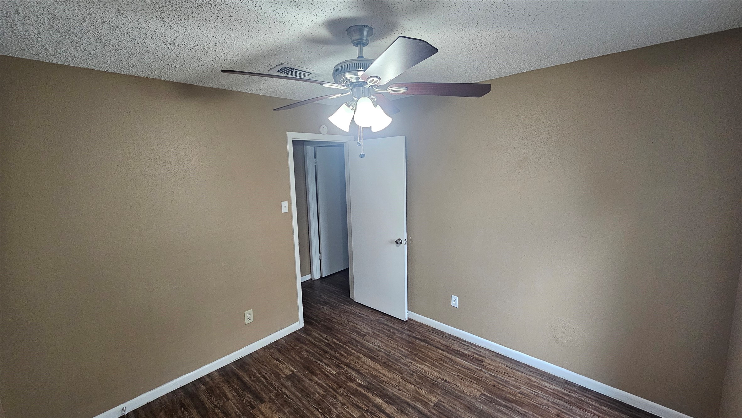 4250 Southchase Lane Property Photo 12