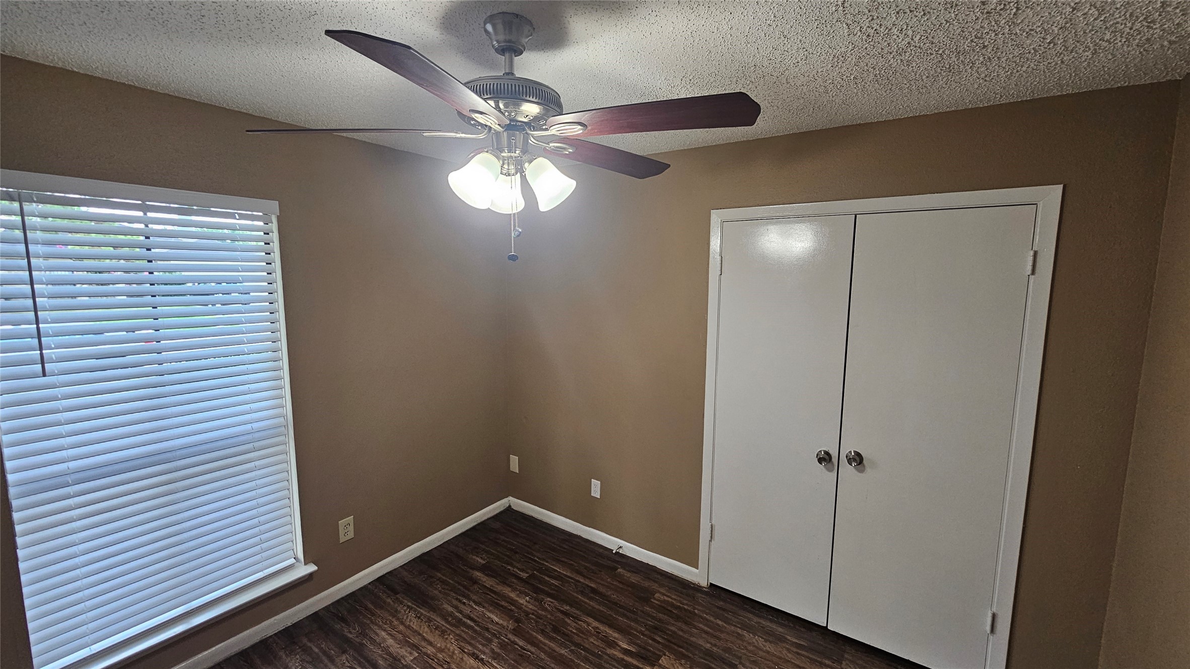 4250 Southchase Lane Property Photo 14