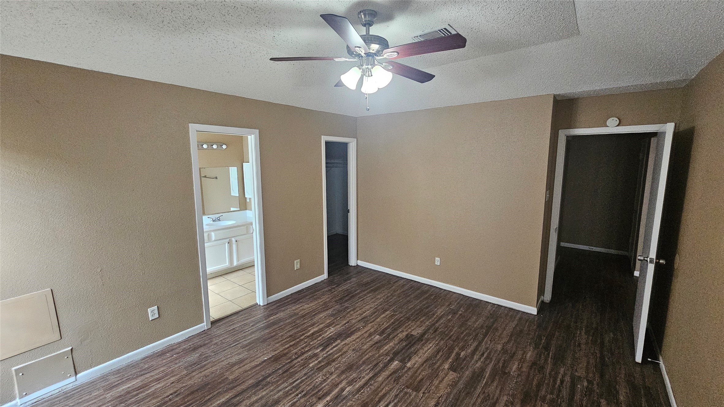 4250 Southchase Lane Property Photo 16