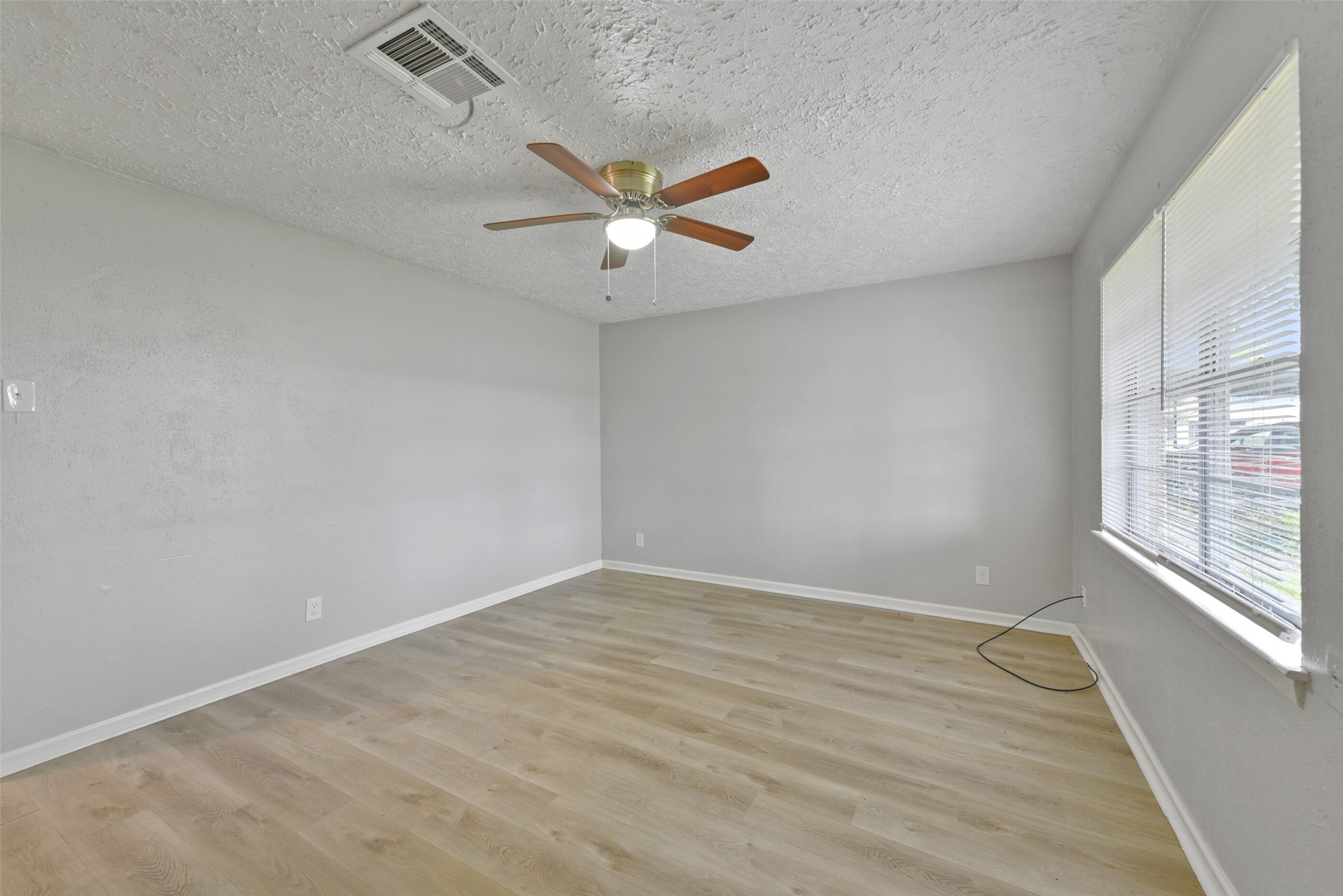 2803 22nd Street Property Photo 4
