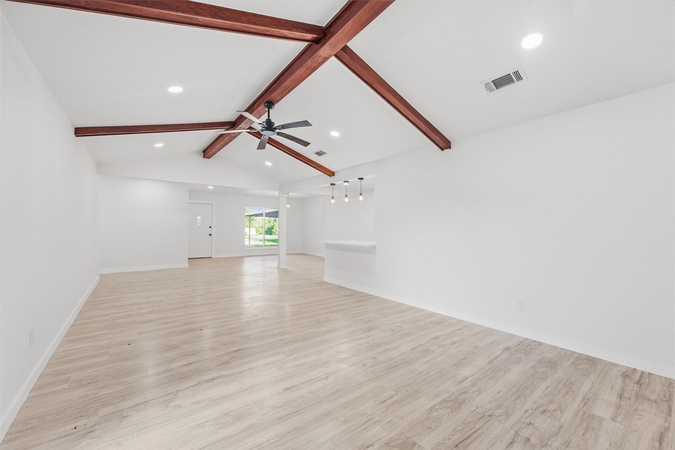 262 Oakland Street Property Photo 6