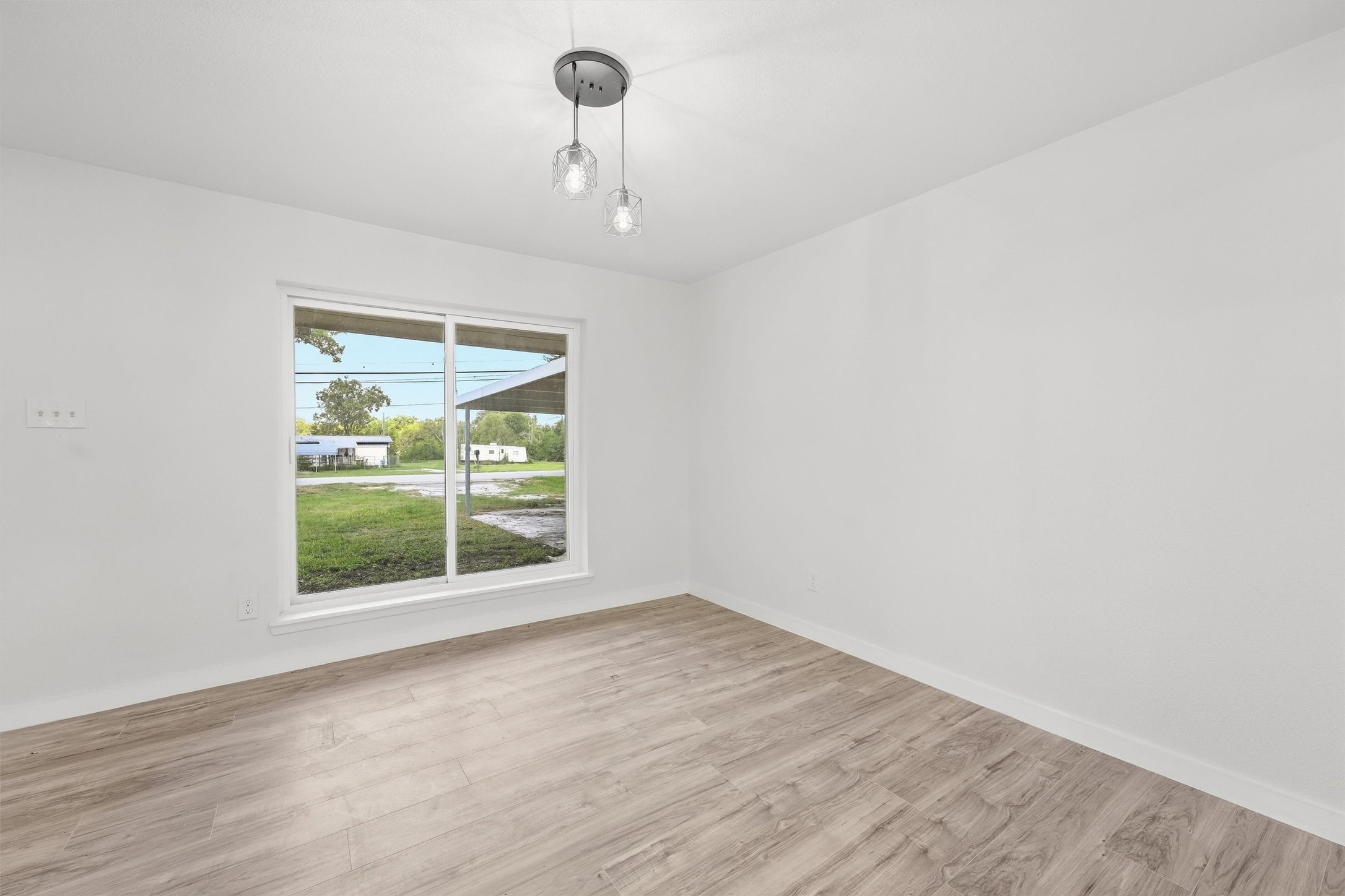 262 Oakland Street Property Photo 8