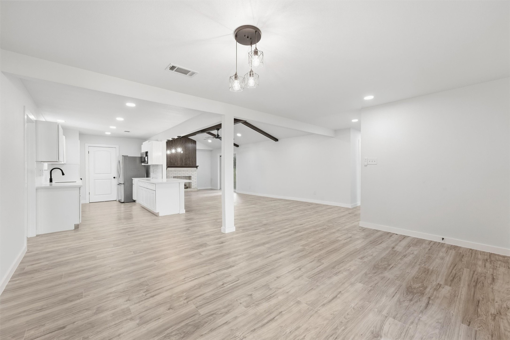 262 Oakland Street Property Photo 9