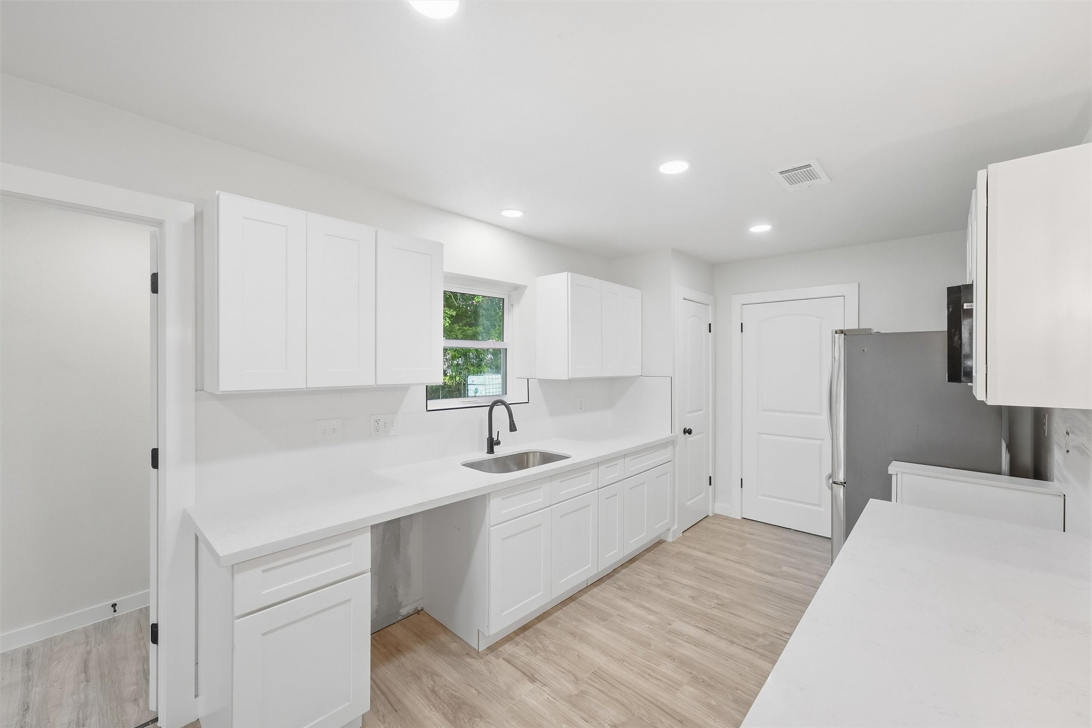 262 Oakland Street Property Photo 11