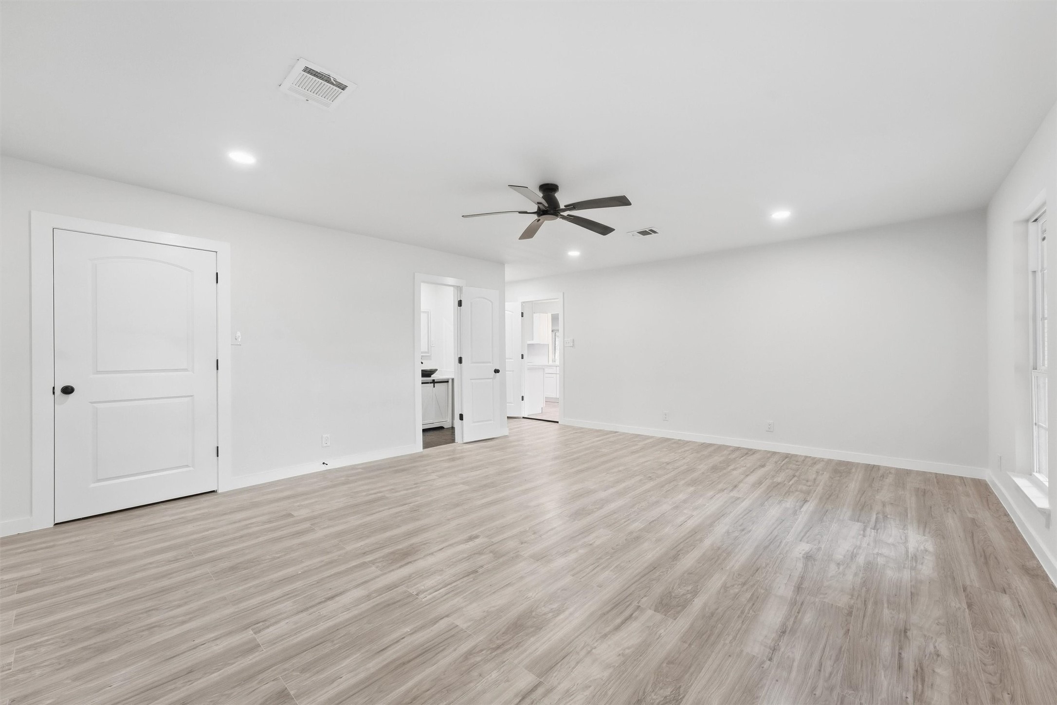 262 Oakland Street Property Photo 24