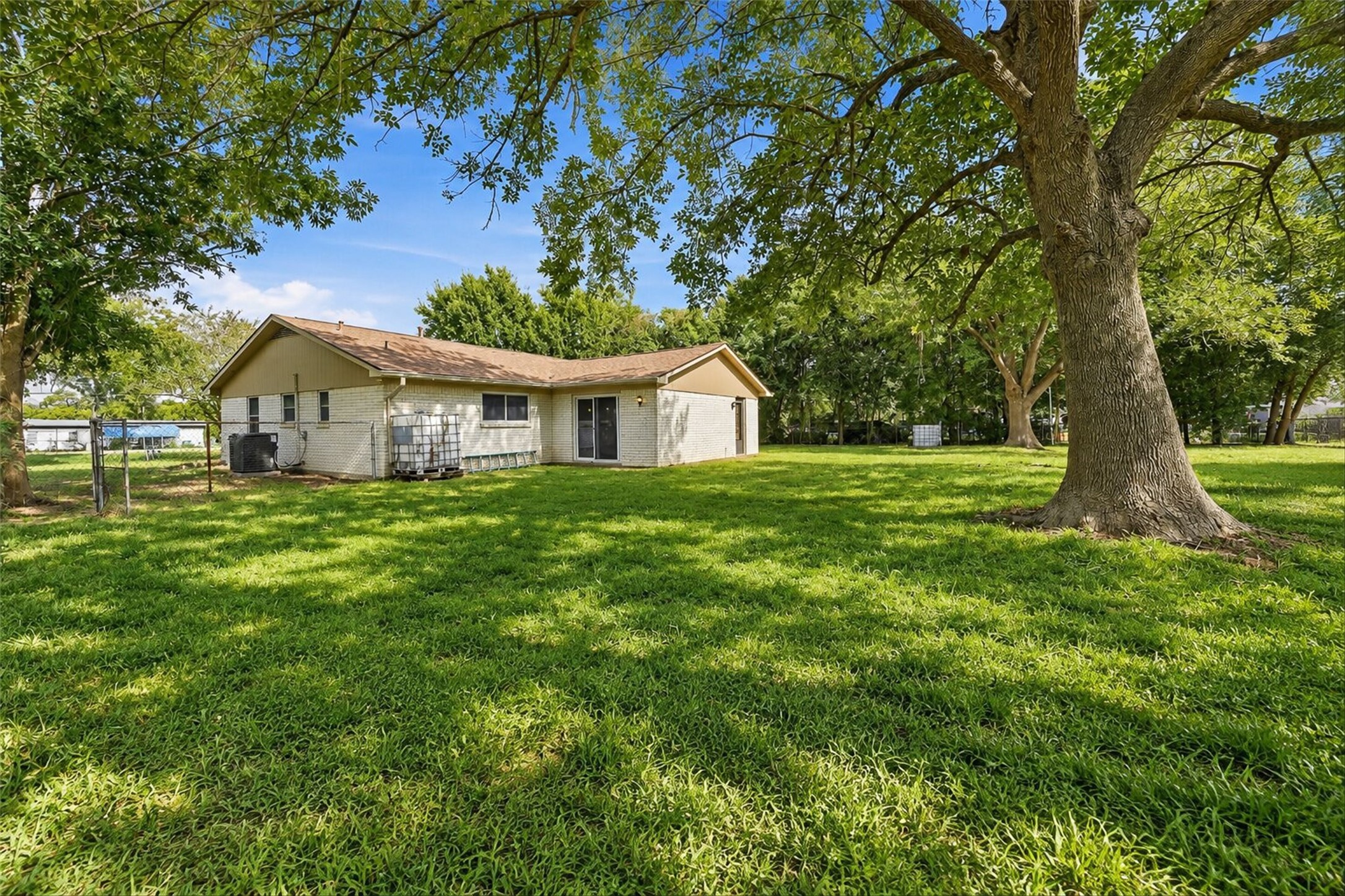262 Oakland Street Property Photo 27
