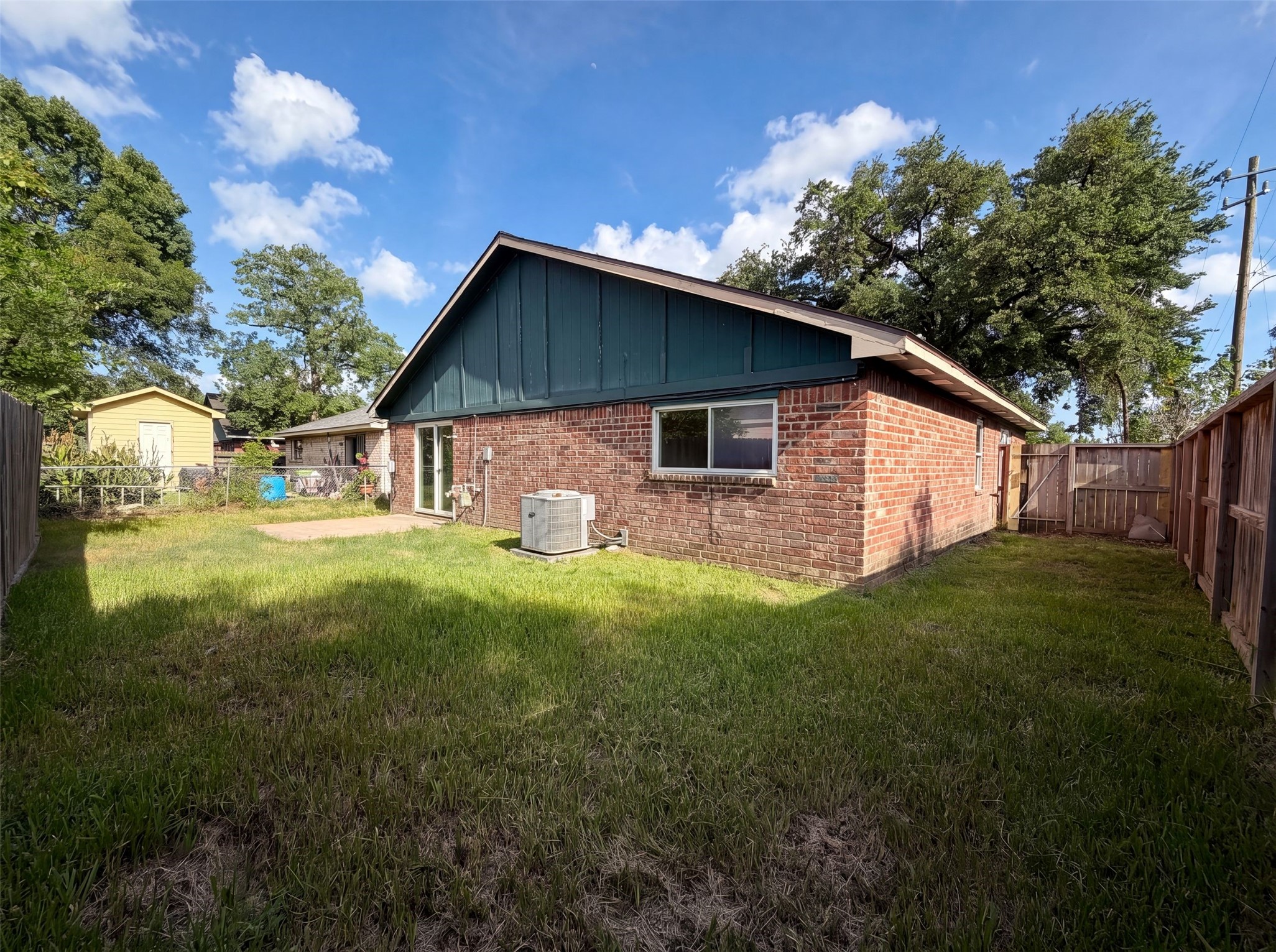 703 Midland Court Property Photo 5