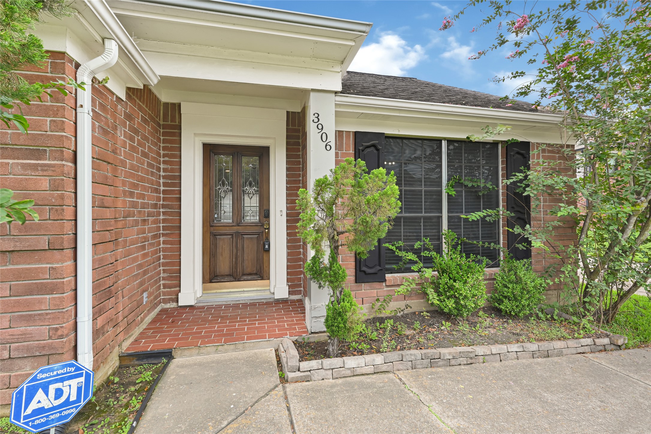 3906 Greenwood Drive Property Photo 3