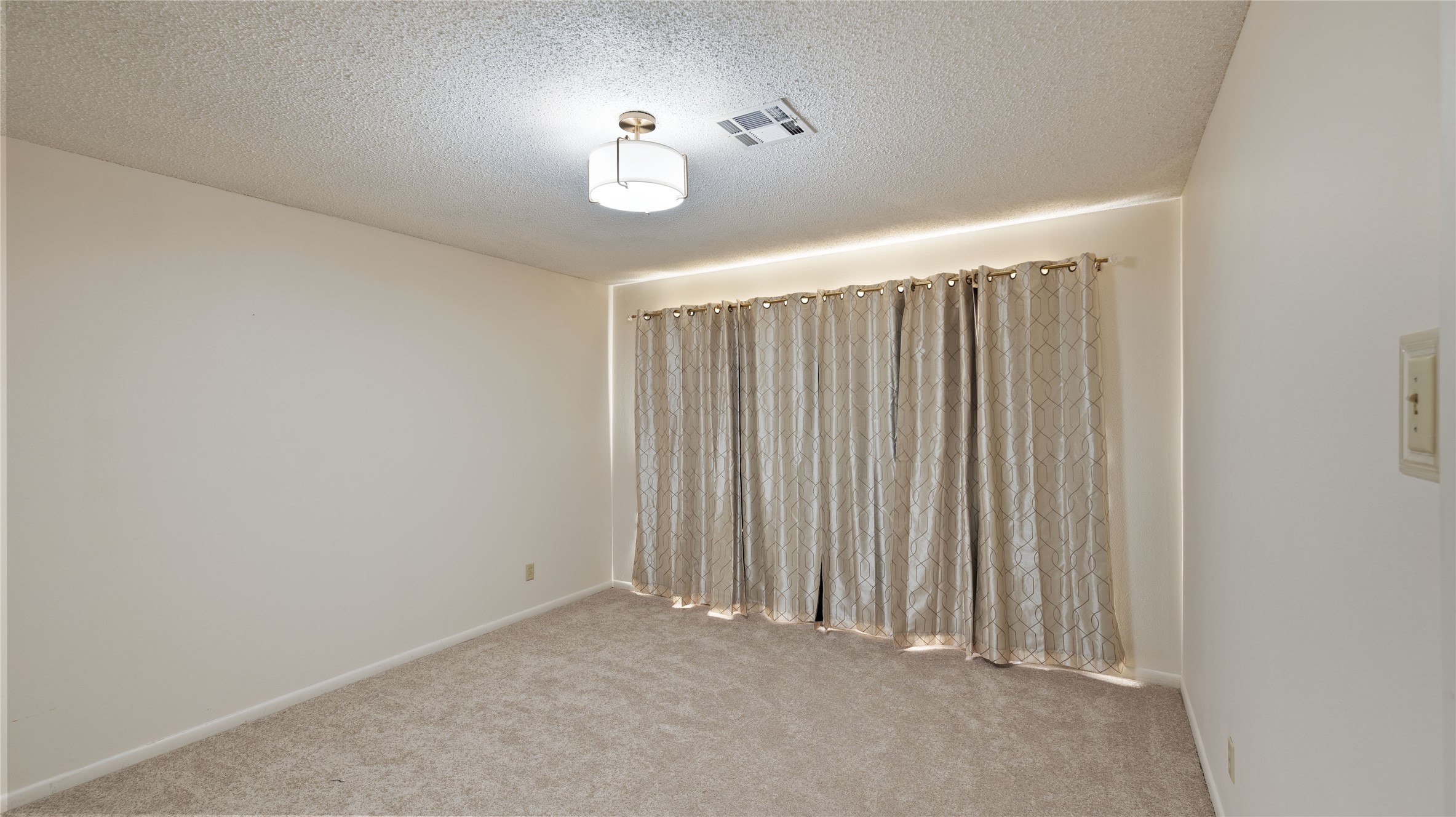 2116 Easy Street Property Photo 3