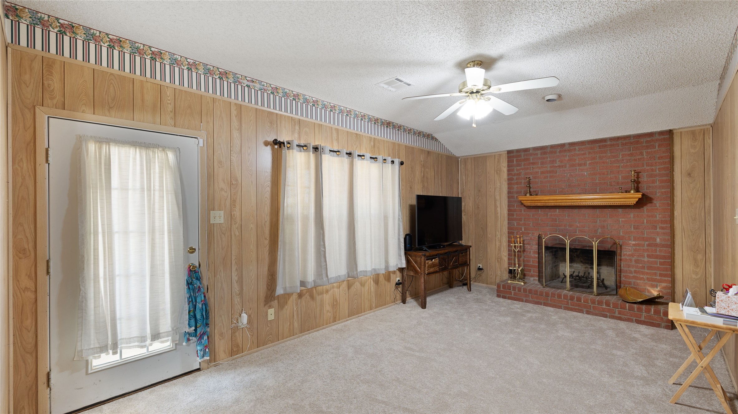 2116 Easy Street Property Photo 5