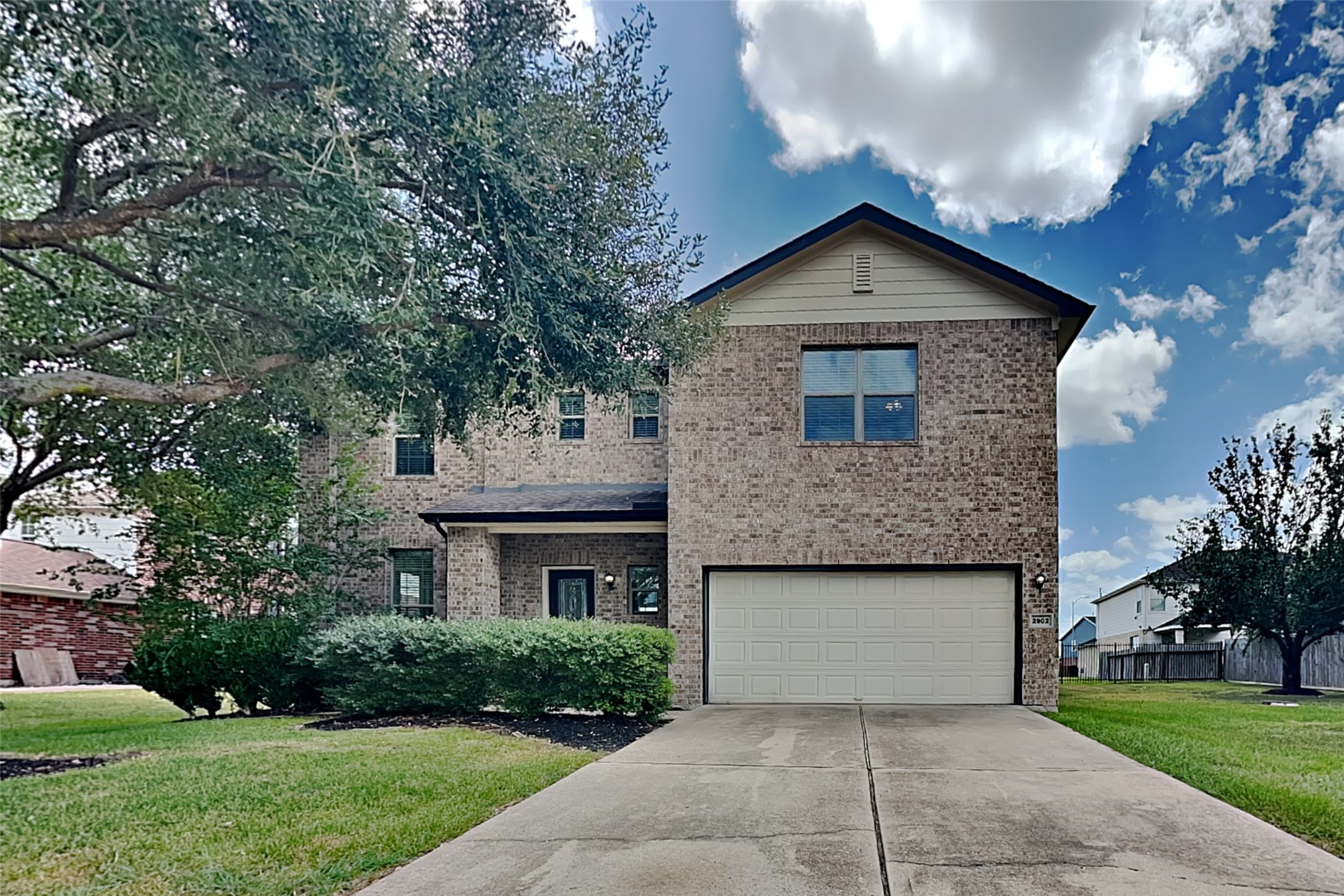 2902 Crestbrook Bend Lane Property Photo 1
